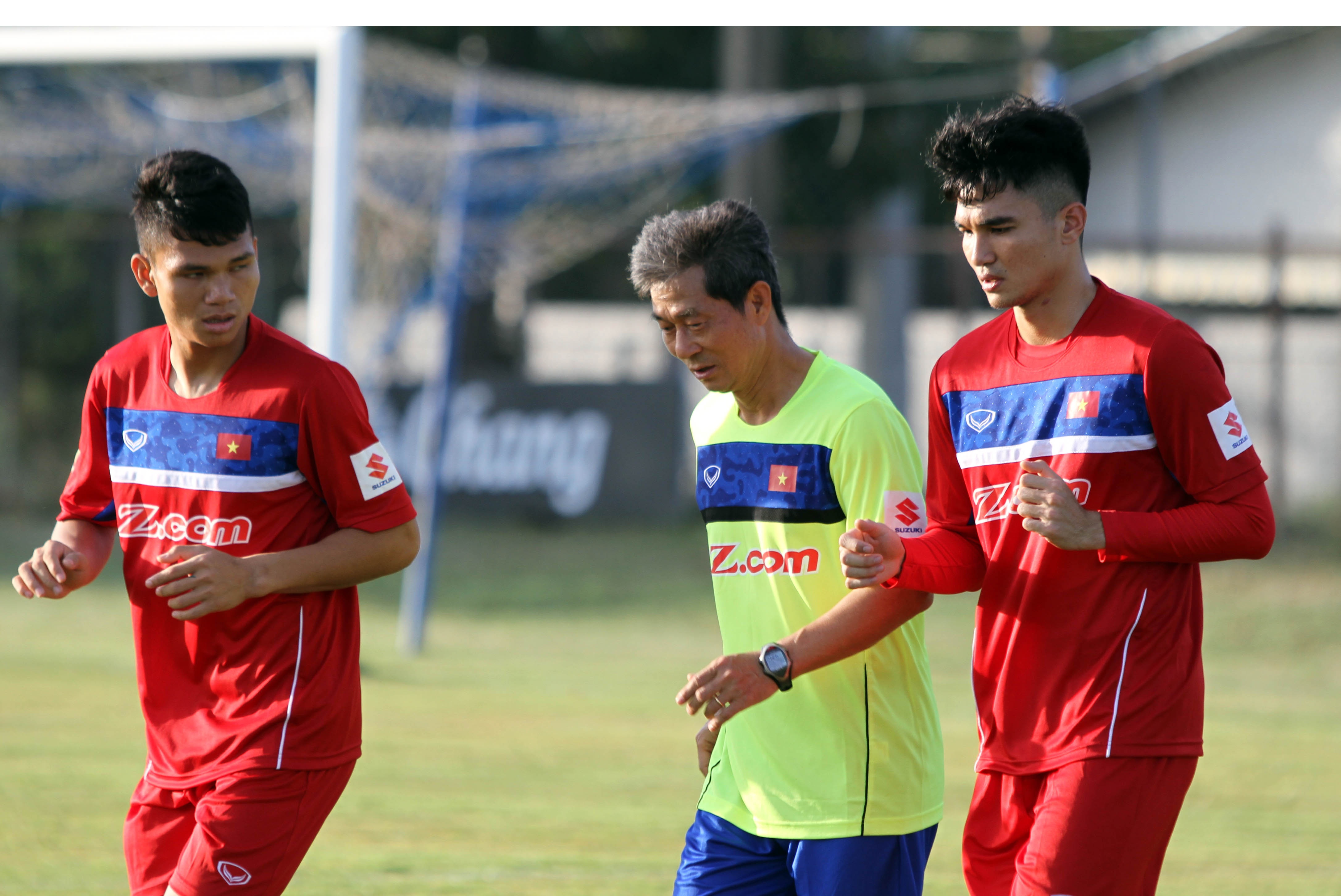 U23 Viet Nam loai 4 cau thu truoc tran gap Myanmar hinh anh