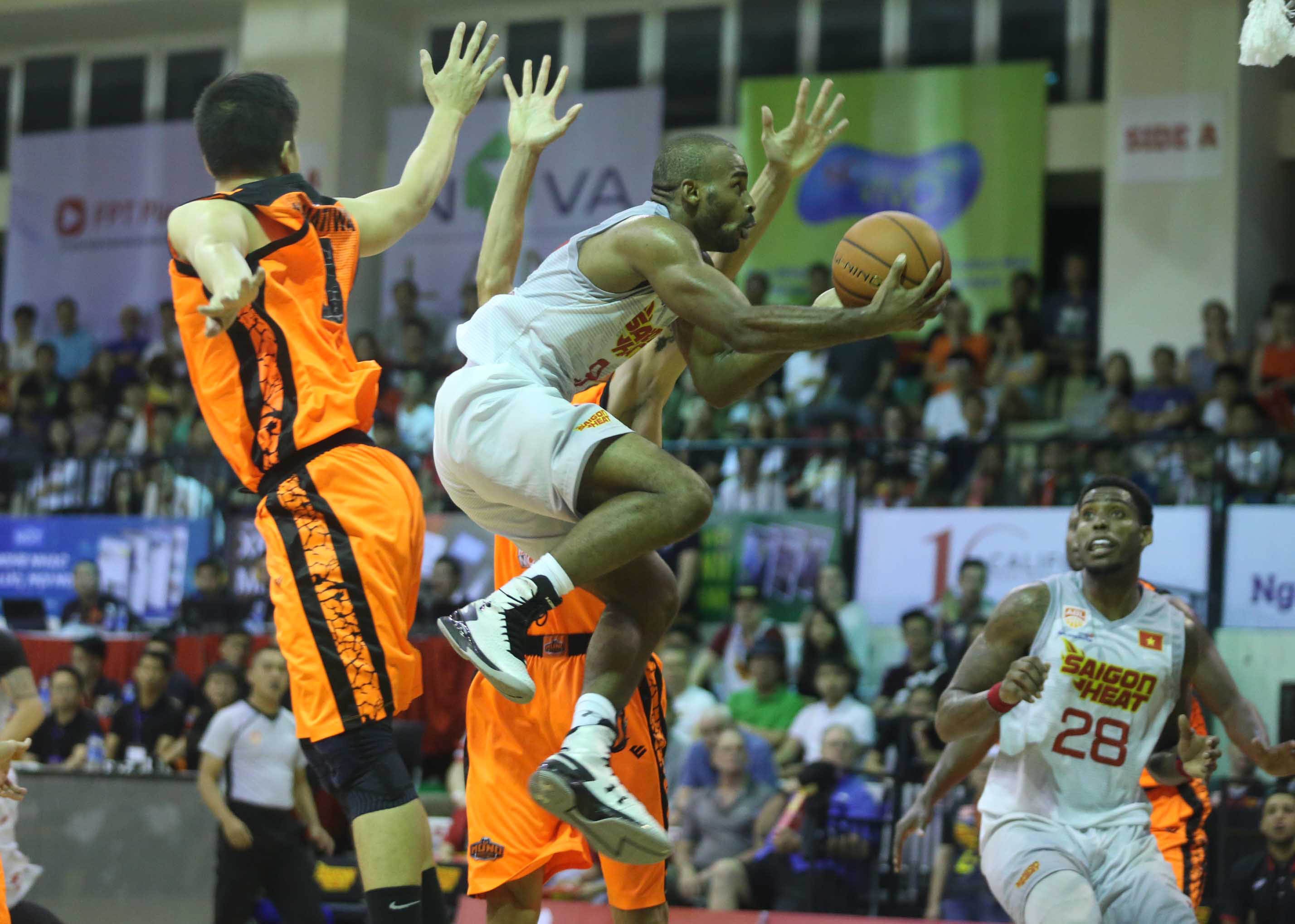 Saigon Heat thang Mono Vampire 110-94 anh 9
