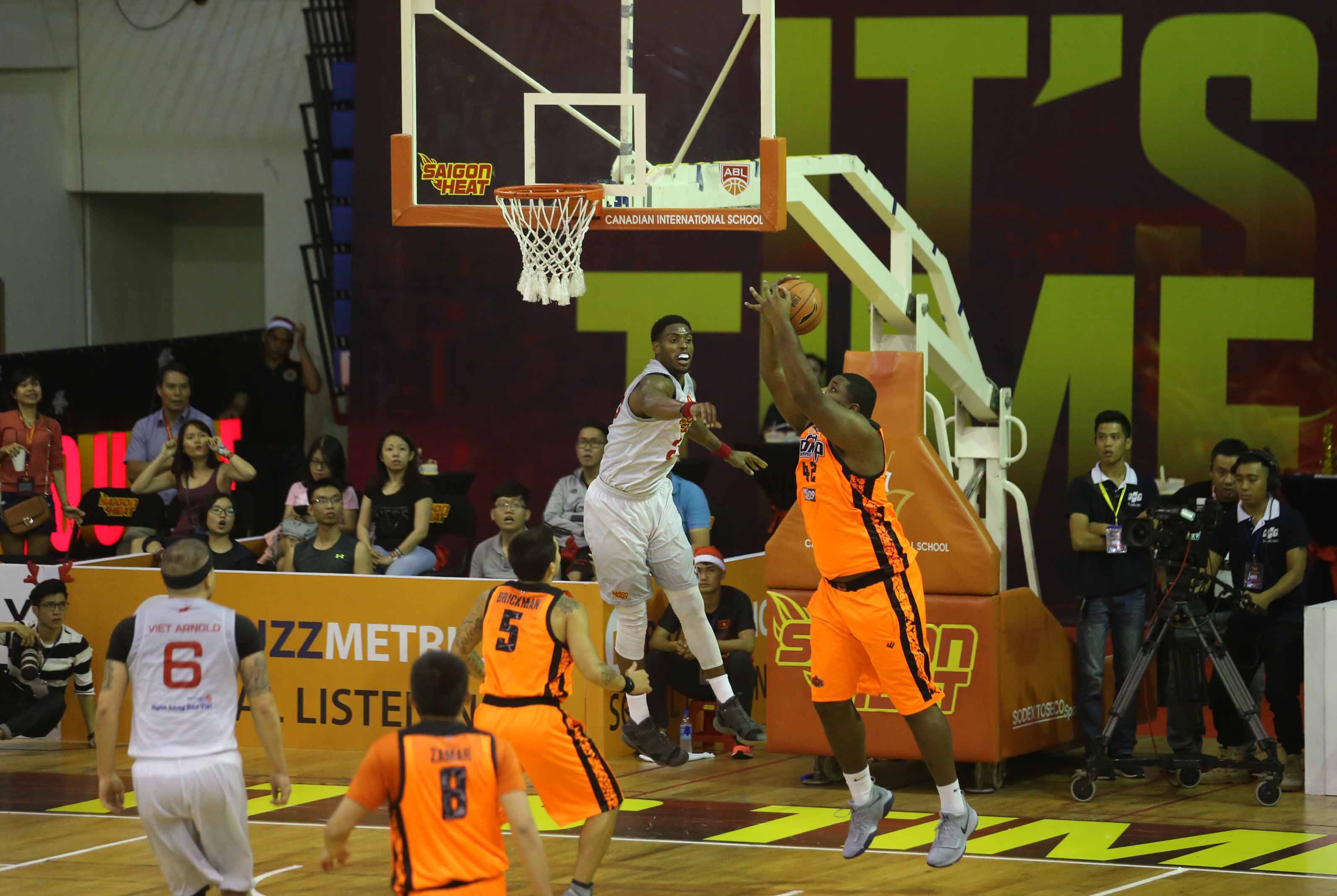 Saigon Heat thang Mono Vampire 110-94 anh 2