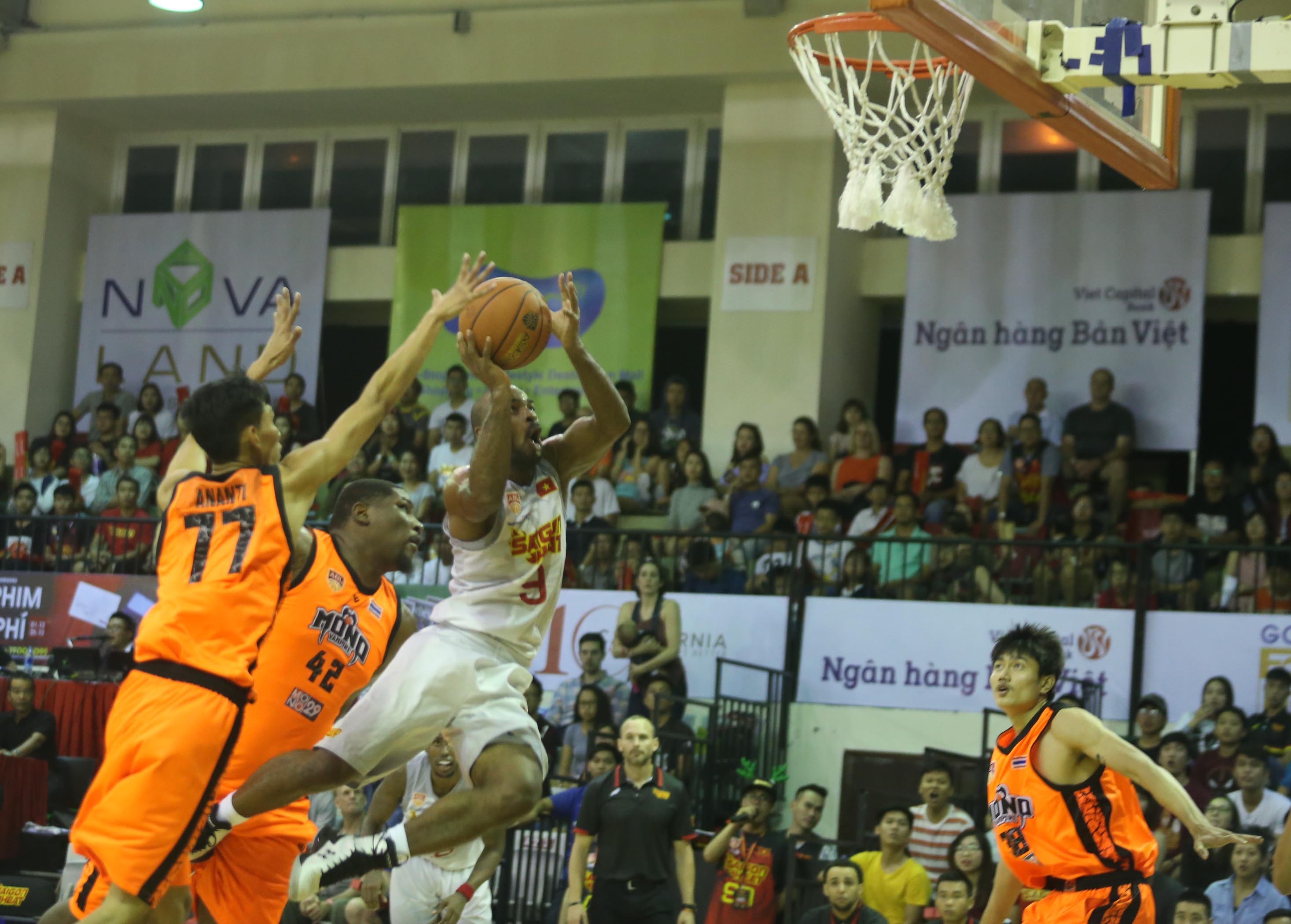 Saigon Heat thang Mono Vampire 110-94 anh 3