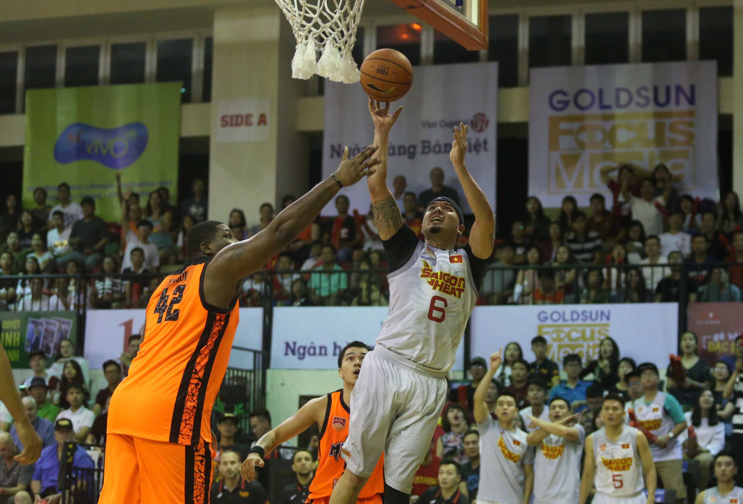 Saigon Heat thang Mono Vampire 110-94 anh 4