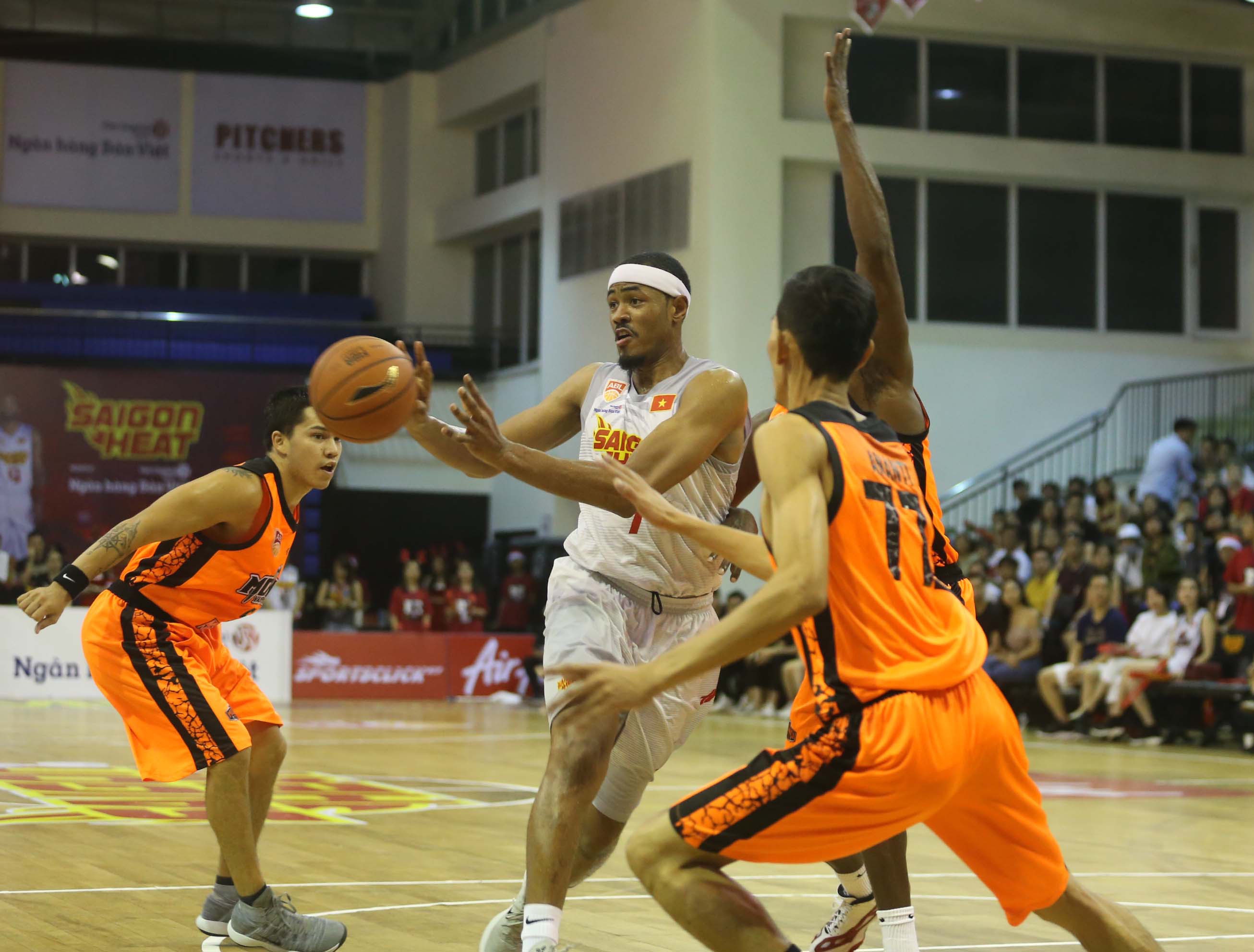 Saigon Heat thang Mono Vampire 110-94 anh 6