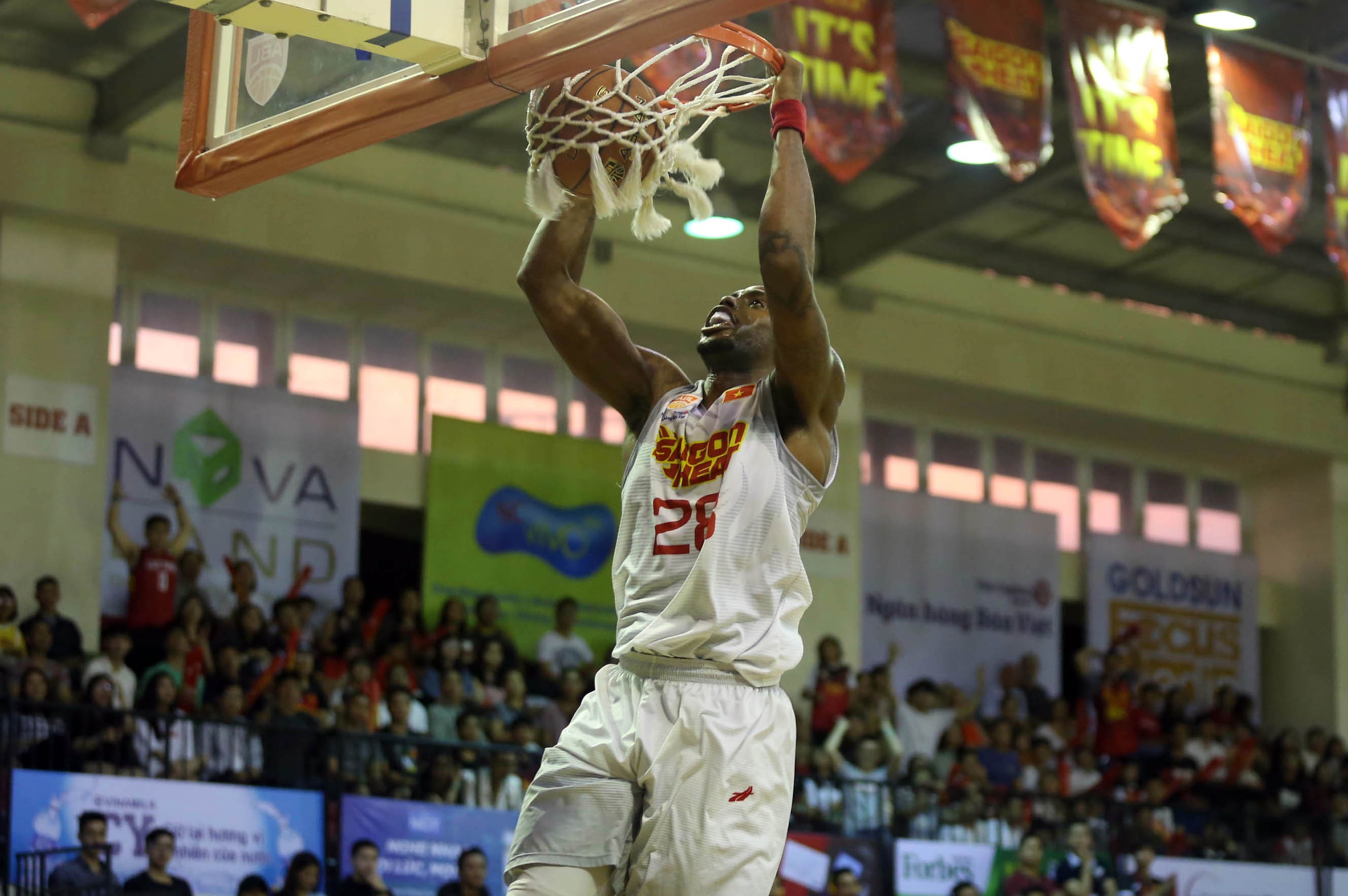 Saigon Heat guc nga trong hiep phu truoc CLB Thai Lan hinh anh