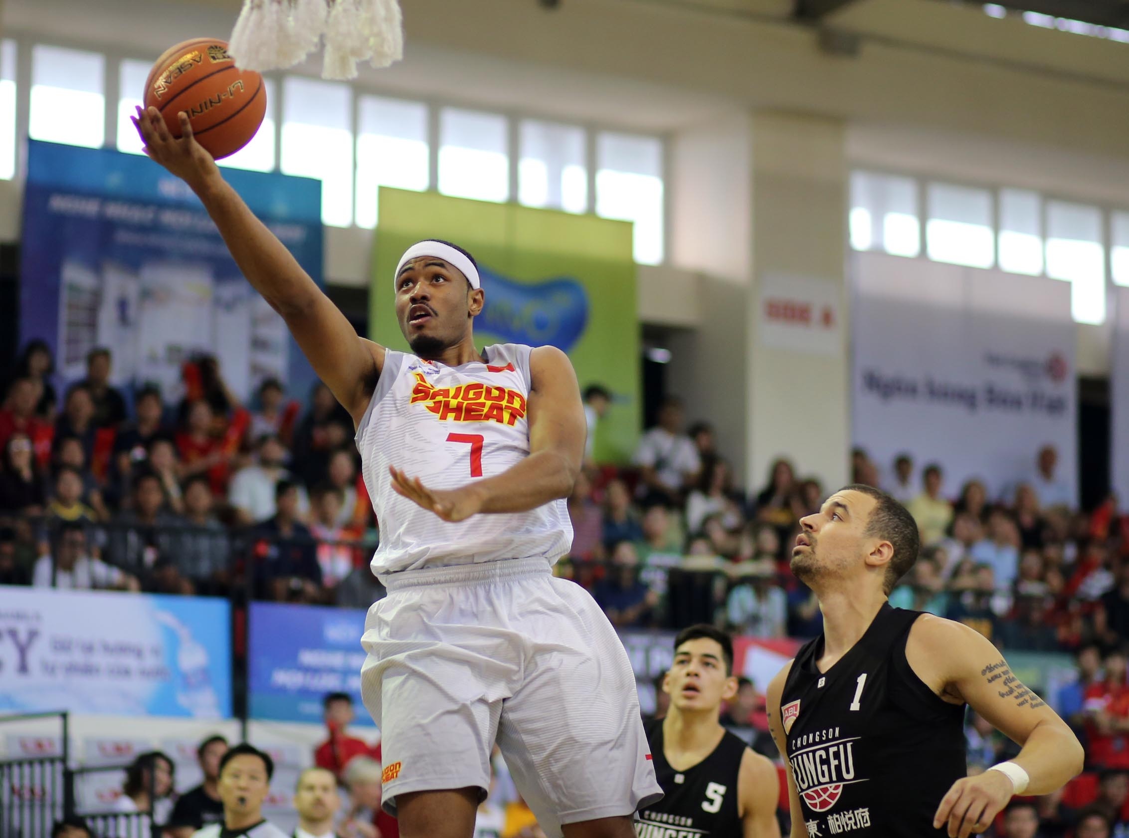 Saigon Heat nguoc dong danh bai doi bong Trung Quoc o phut cuoi hinh anh