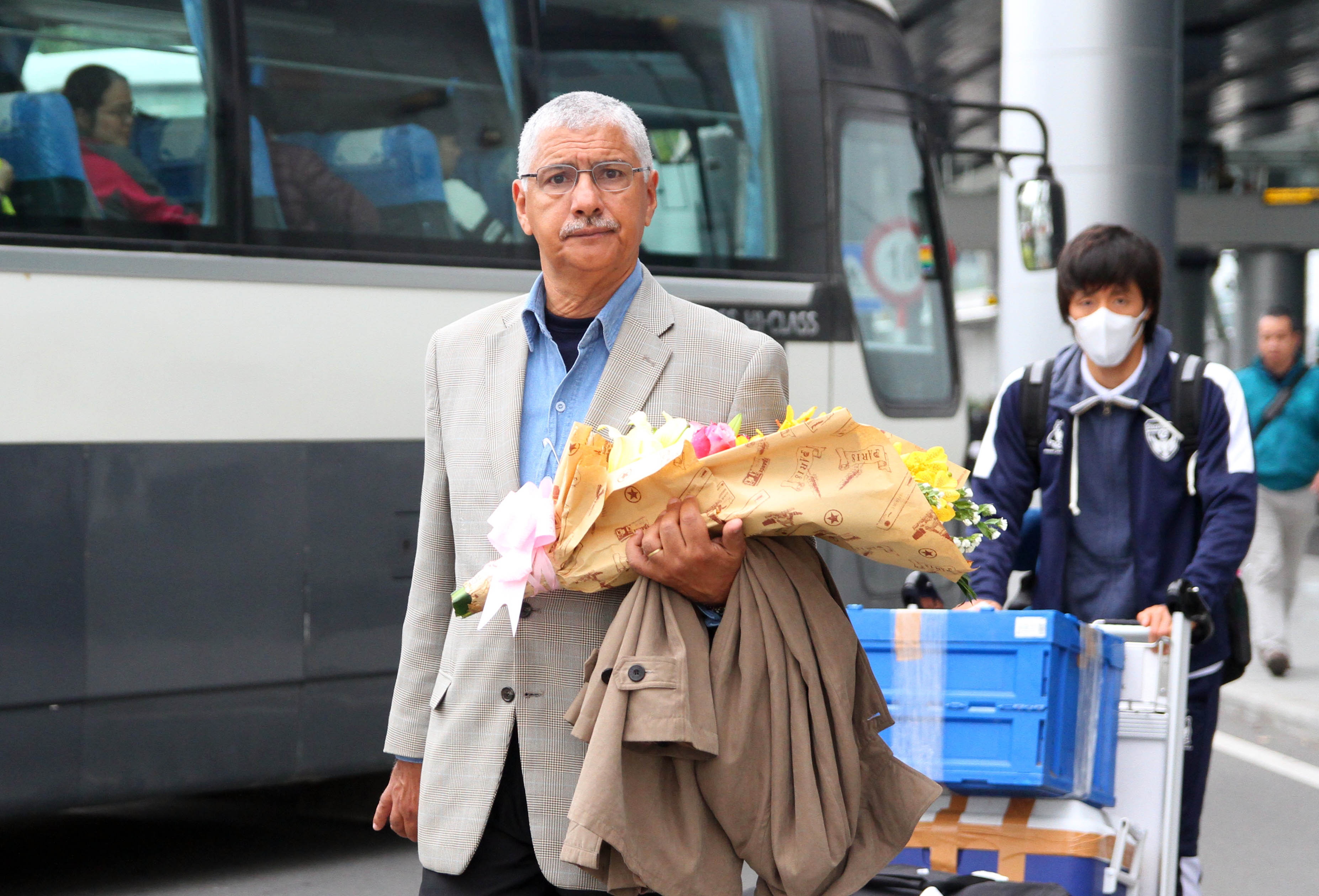 Cuu HLV tuyen Viet Nam Tavares cung Yokohama den Da Nang hinh anh