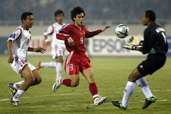 Tavares tu chuc HLV tuyen Viet Nam sau khi thua Indonesia 0-3 nam 2004 hinh anh