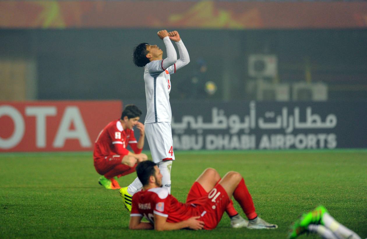 Cau thu U23 Syria bat khoc sau tran hoa U23 Viet Nam hinh anh