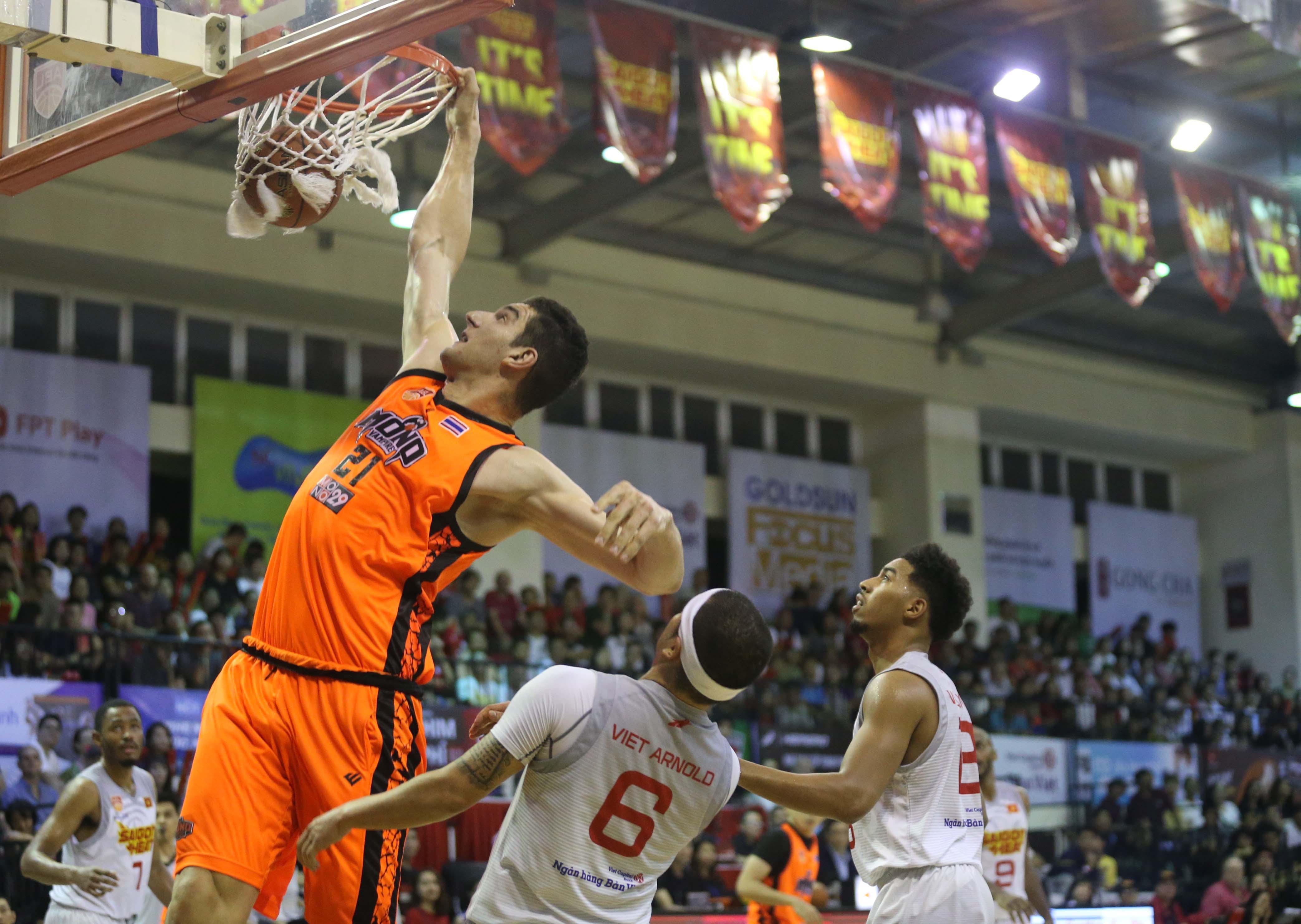 Saigon Heat thua Mono Vampire 83-97 anh 3