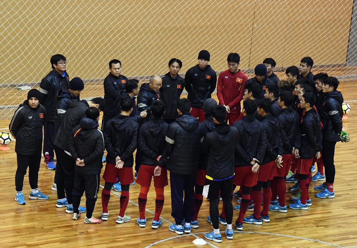 Uzbekistan tap luyen duoi tuyet roi anh 9