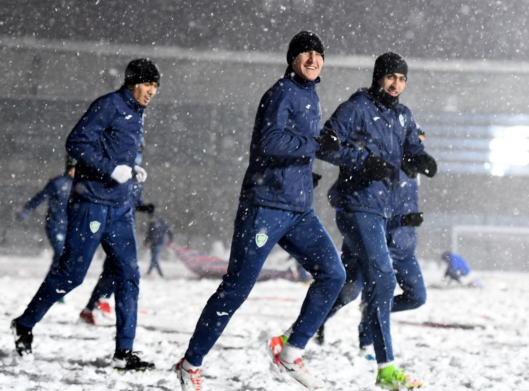 Uzbekistan tap luyen duoi tuyet roi anh 7