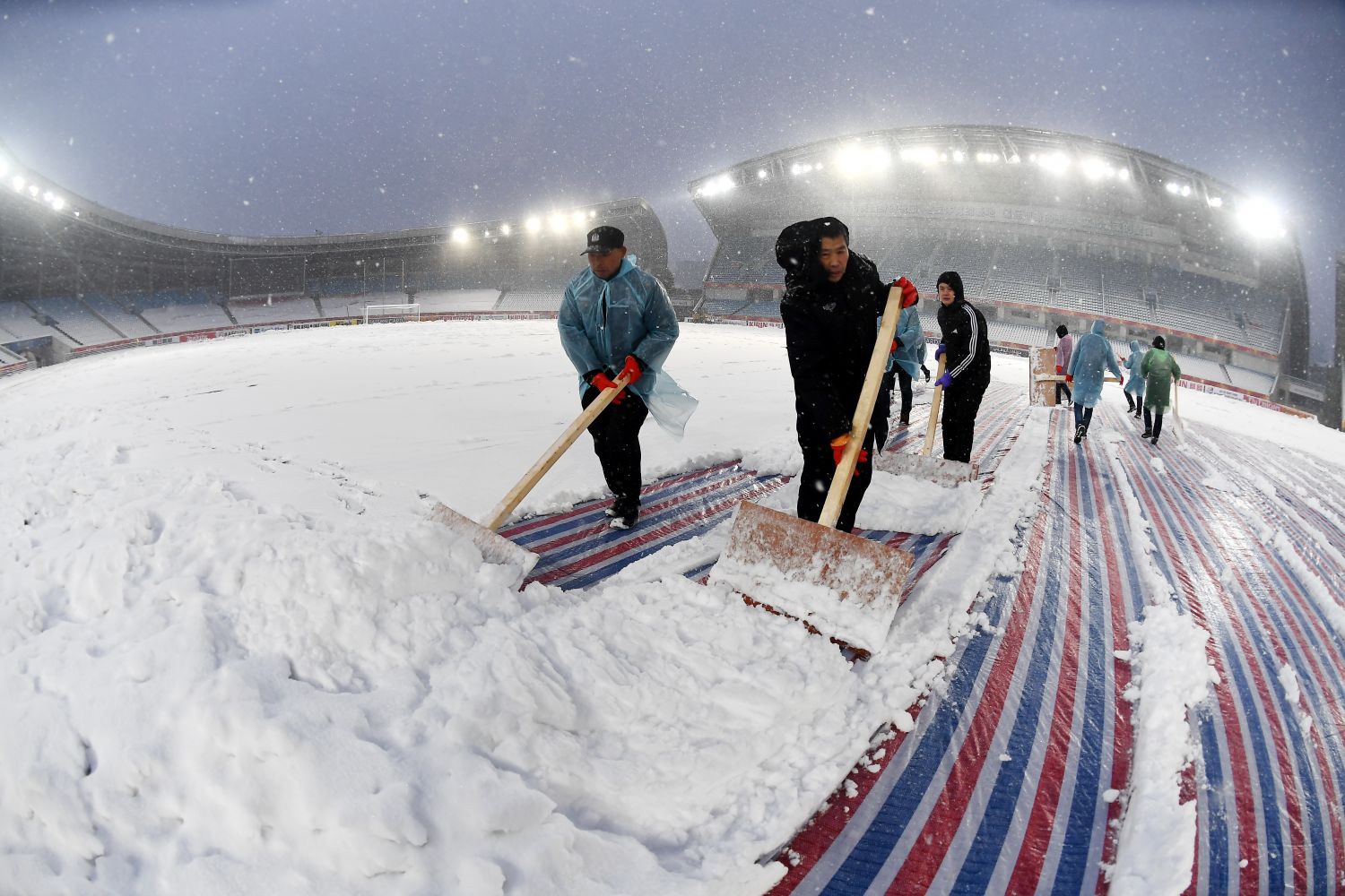 Uzbekistan tap luyen duoi tuyet roi anh 3