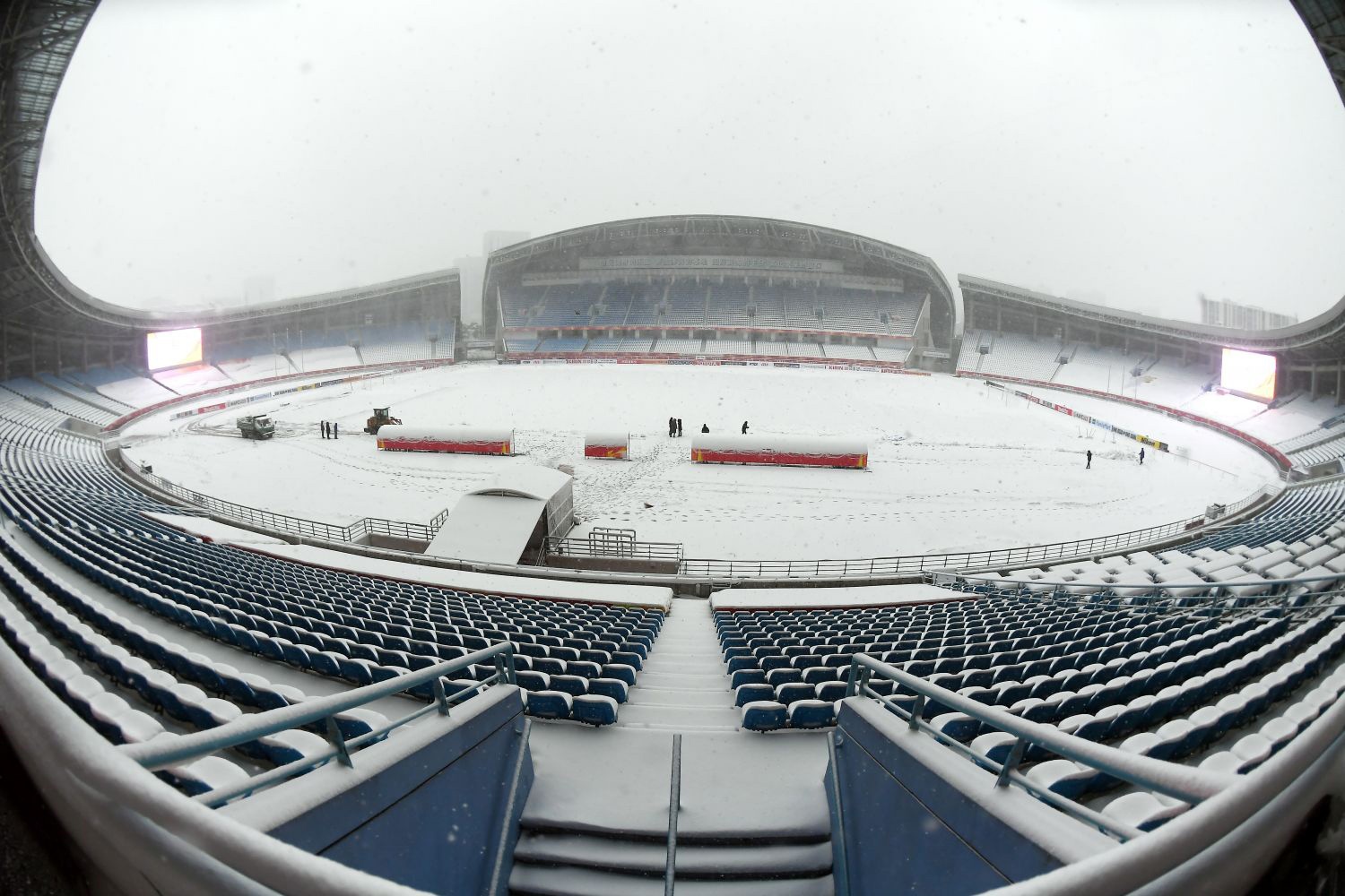 Uzbekistan tap luyen duoi tuyet roi anh 1