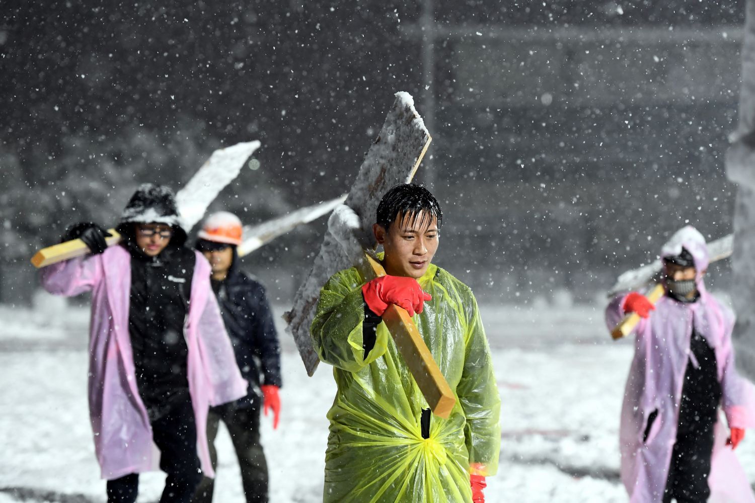 Uzbekistan tap luyen duoi tuyet roi anh 2