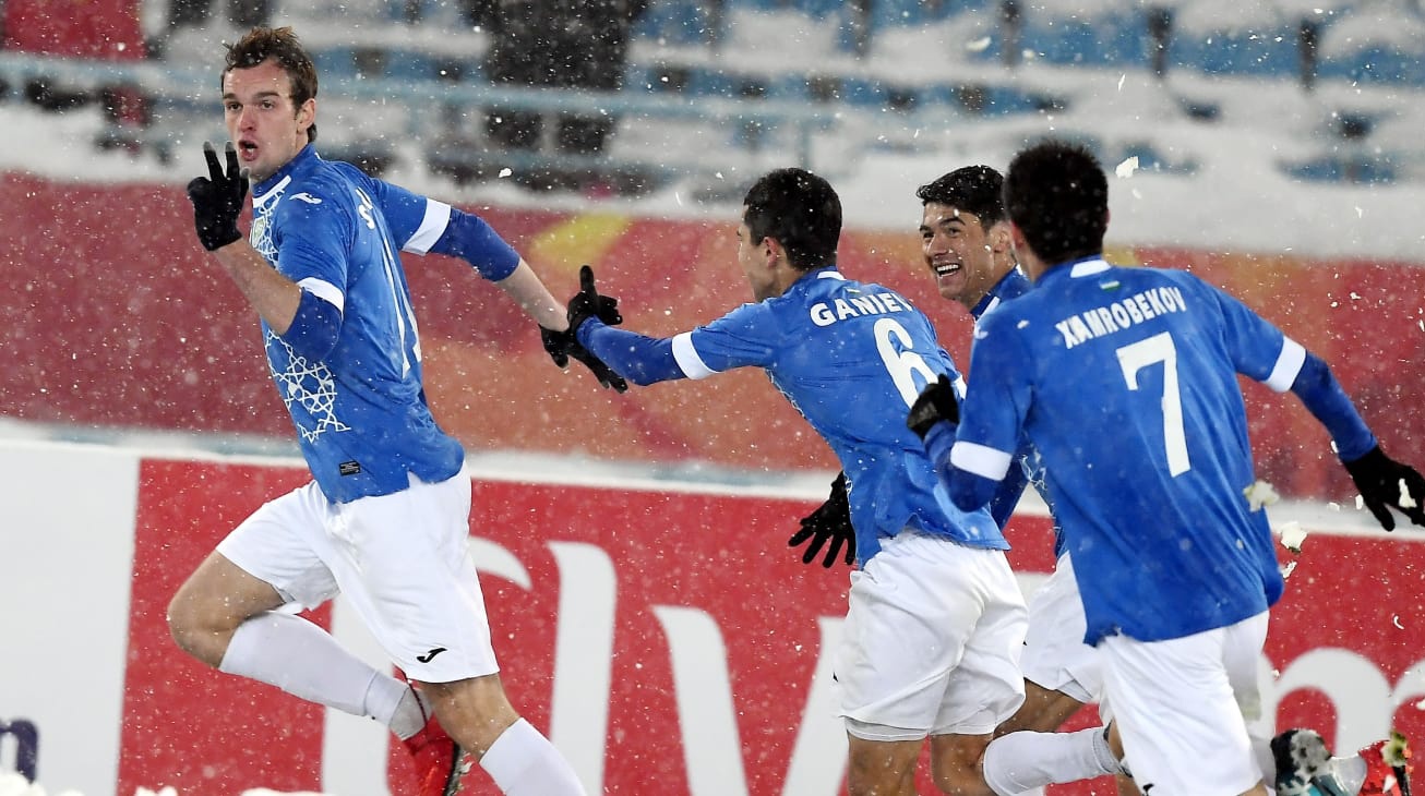 Tong thong Uzbekistan goi cau thu U23 la nguoi hung dat nuoc hinh anh