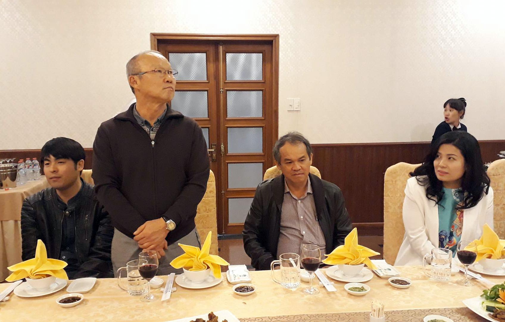 HLV Park Hang-seo gap bau Duc anh 1