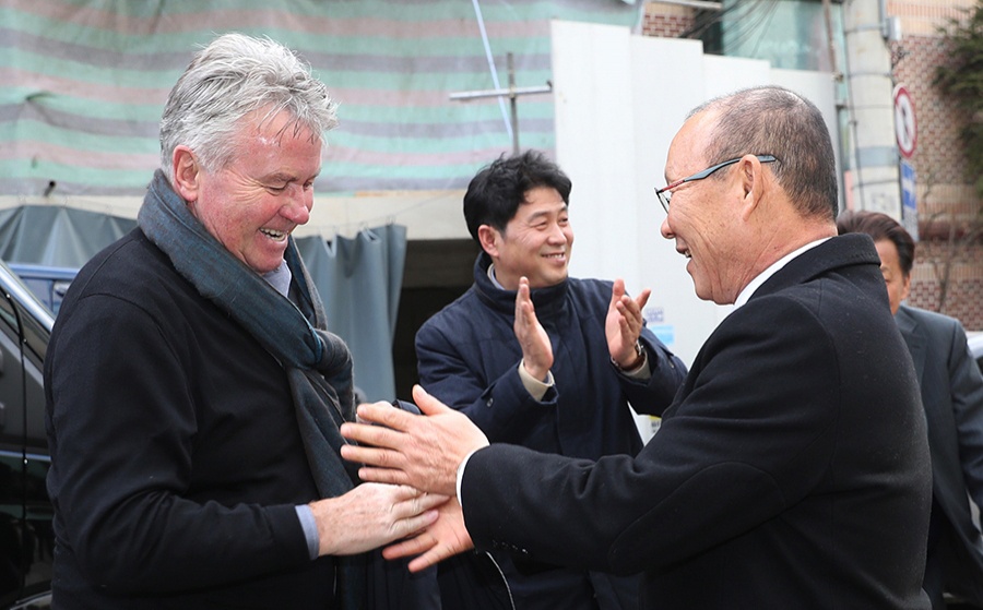 Guus Hiddink chuc mung thanh cong cua HLV Park Hang-seo hinh anh