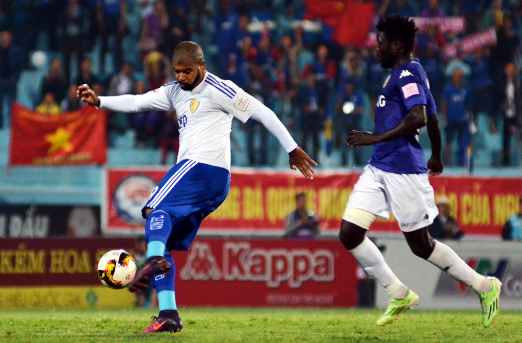 CLB Quang Nam trung phat ngoai binh hay nhat V.League hinh anh