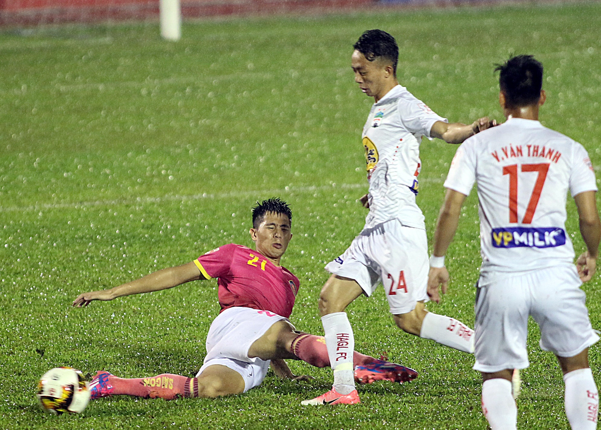 Đình Trọng về khoác áo CLB Hà Nội ảnh 1 Dinh Trong ve khoac ao CLB Ha Noi anh 1