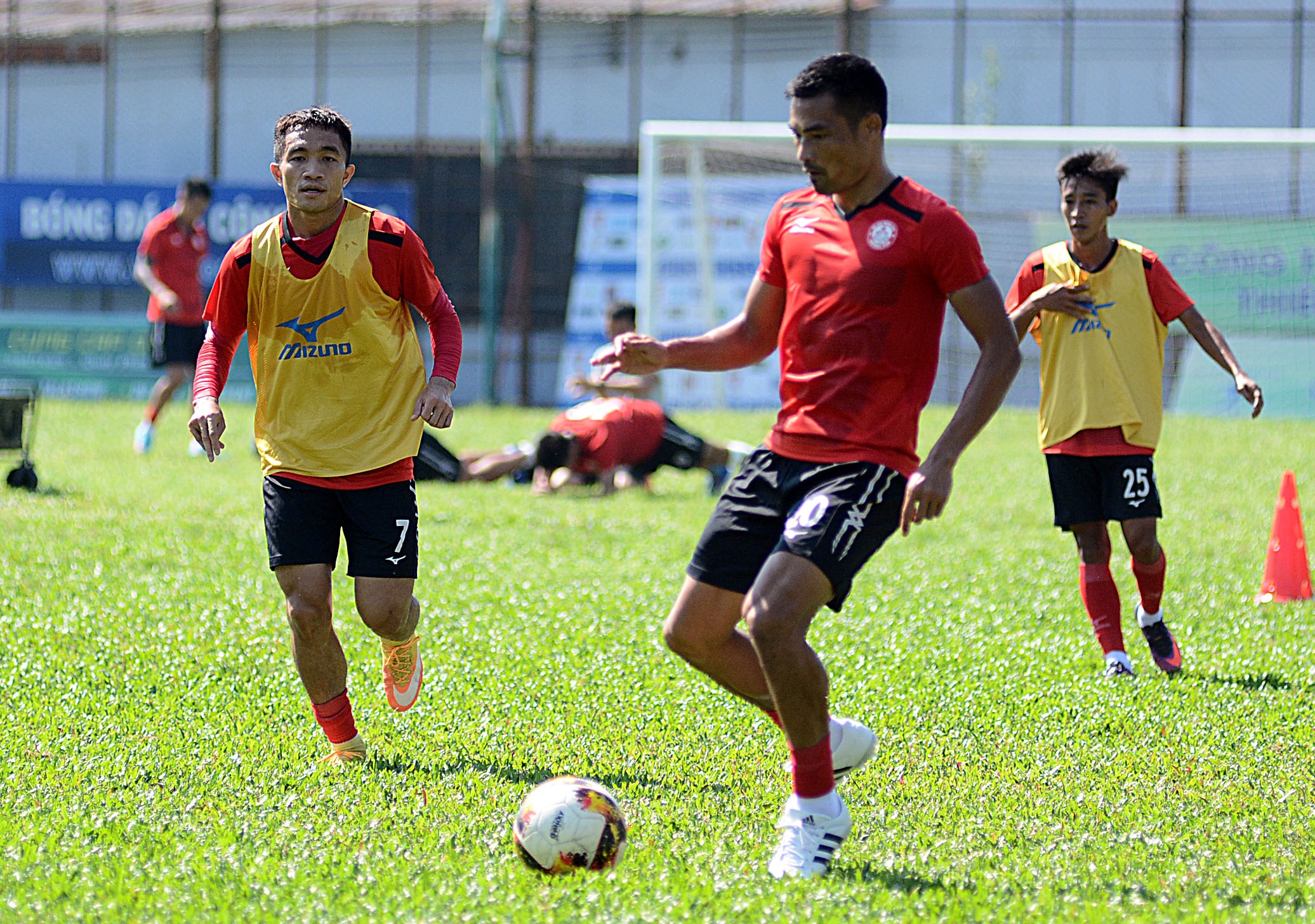 Possebon khong tap luyen cung CLB TP.HCM anh 7