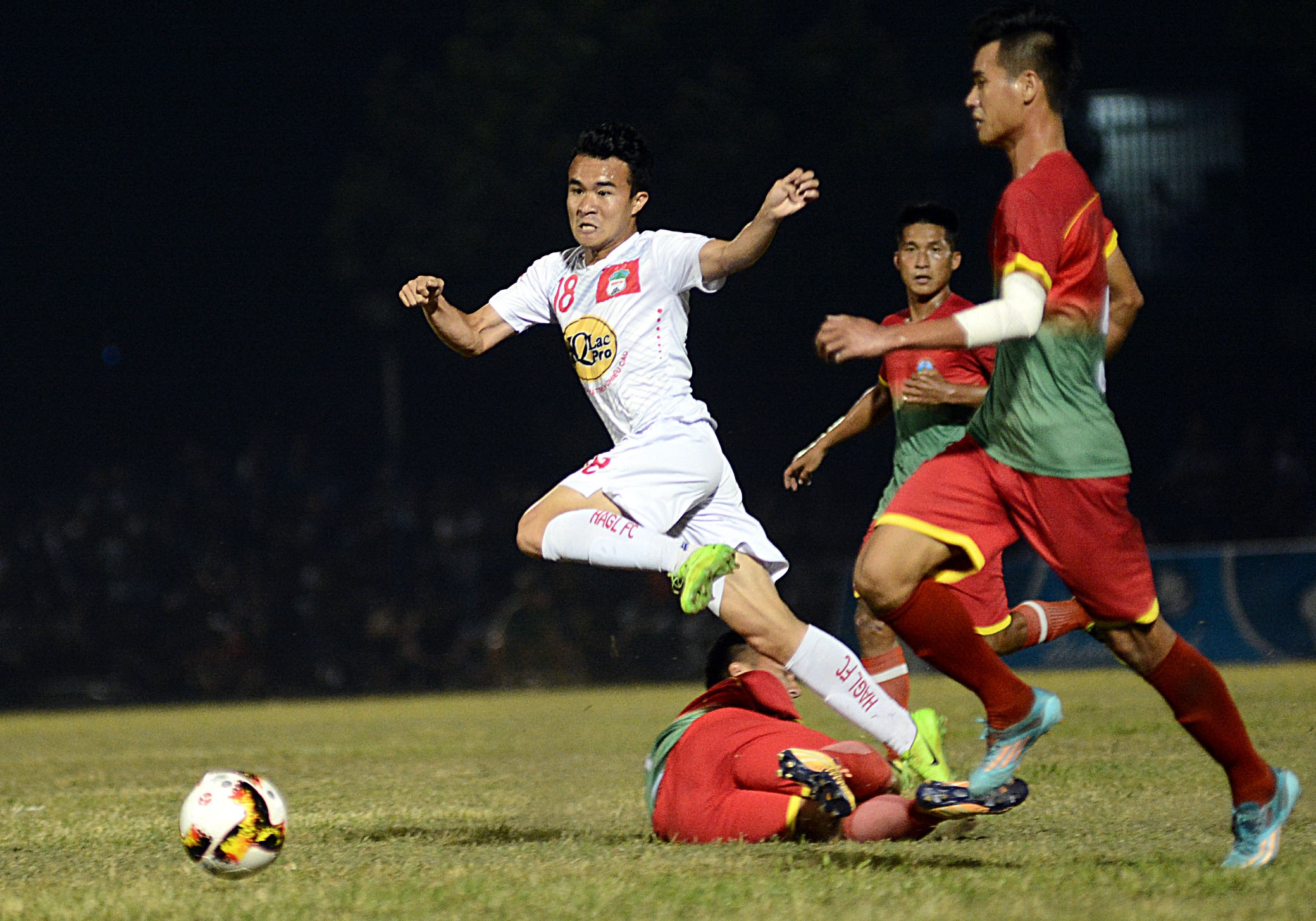 Cong Phuong thi dau voi Binh Phuoc toi 27/2 anh 9