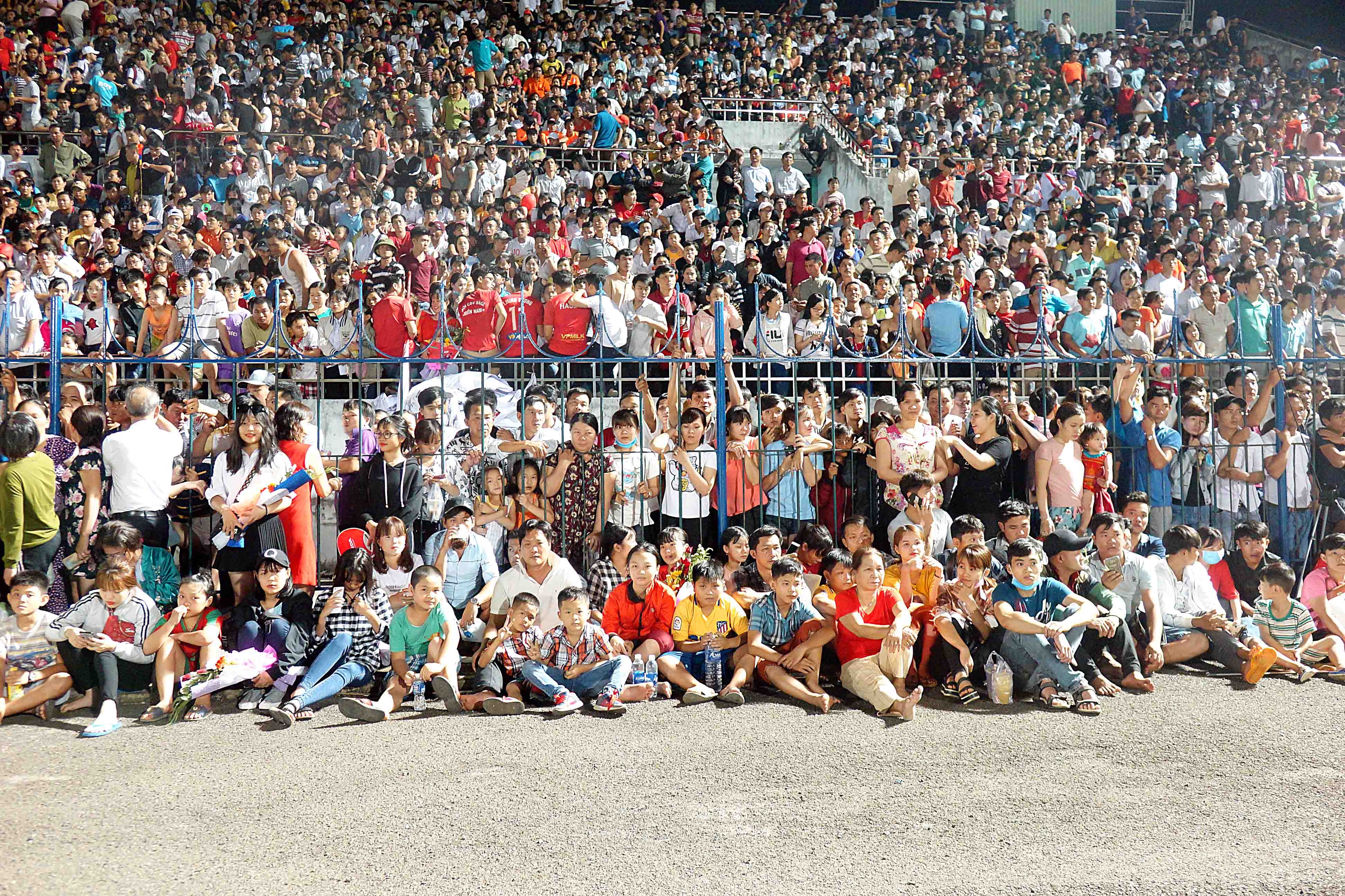 Fan ham mo CLB HAGL anh 2