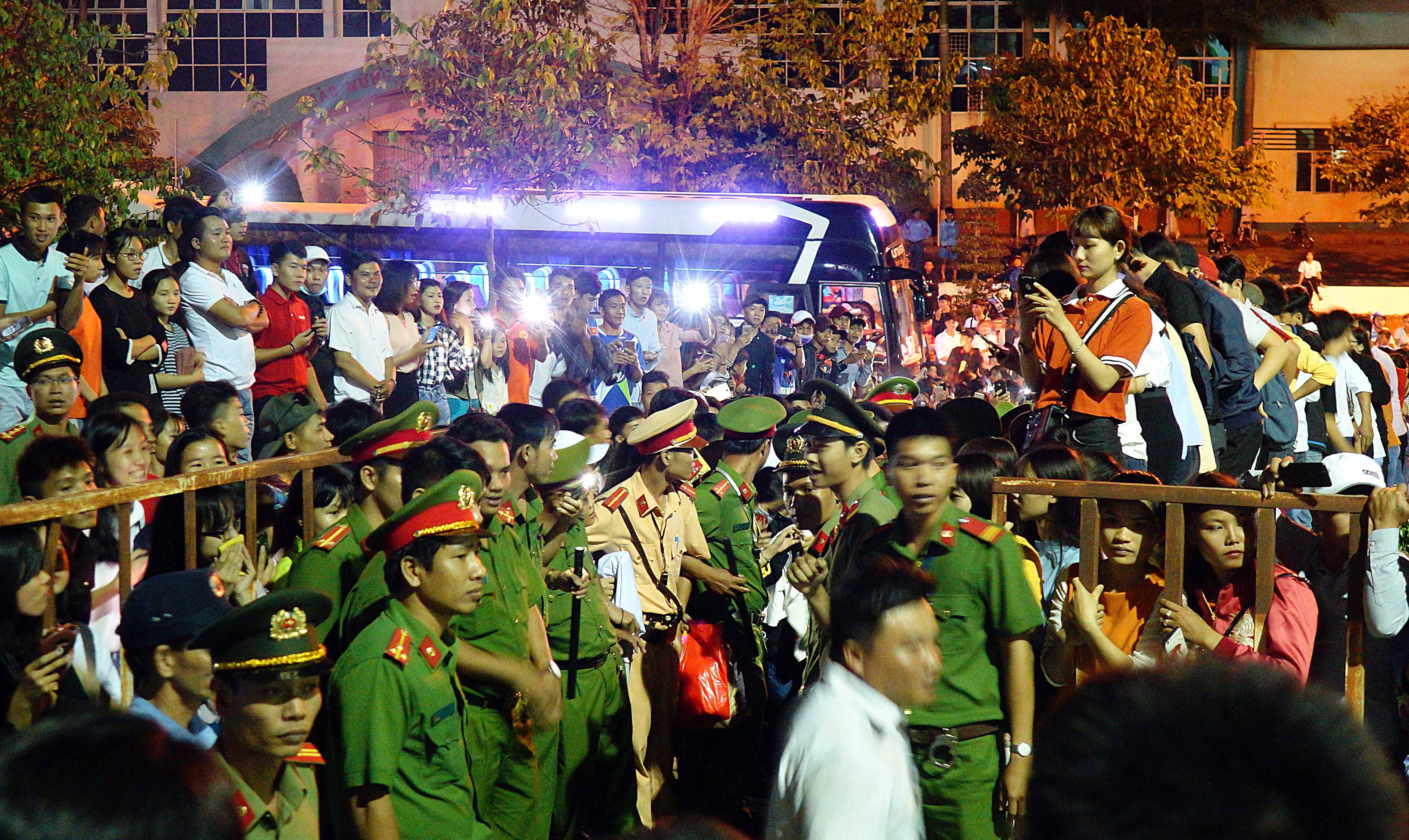 Fan ham mo CLB HAGL anh 8