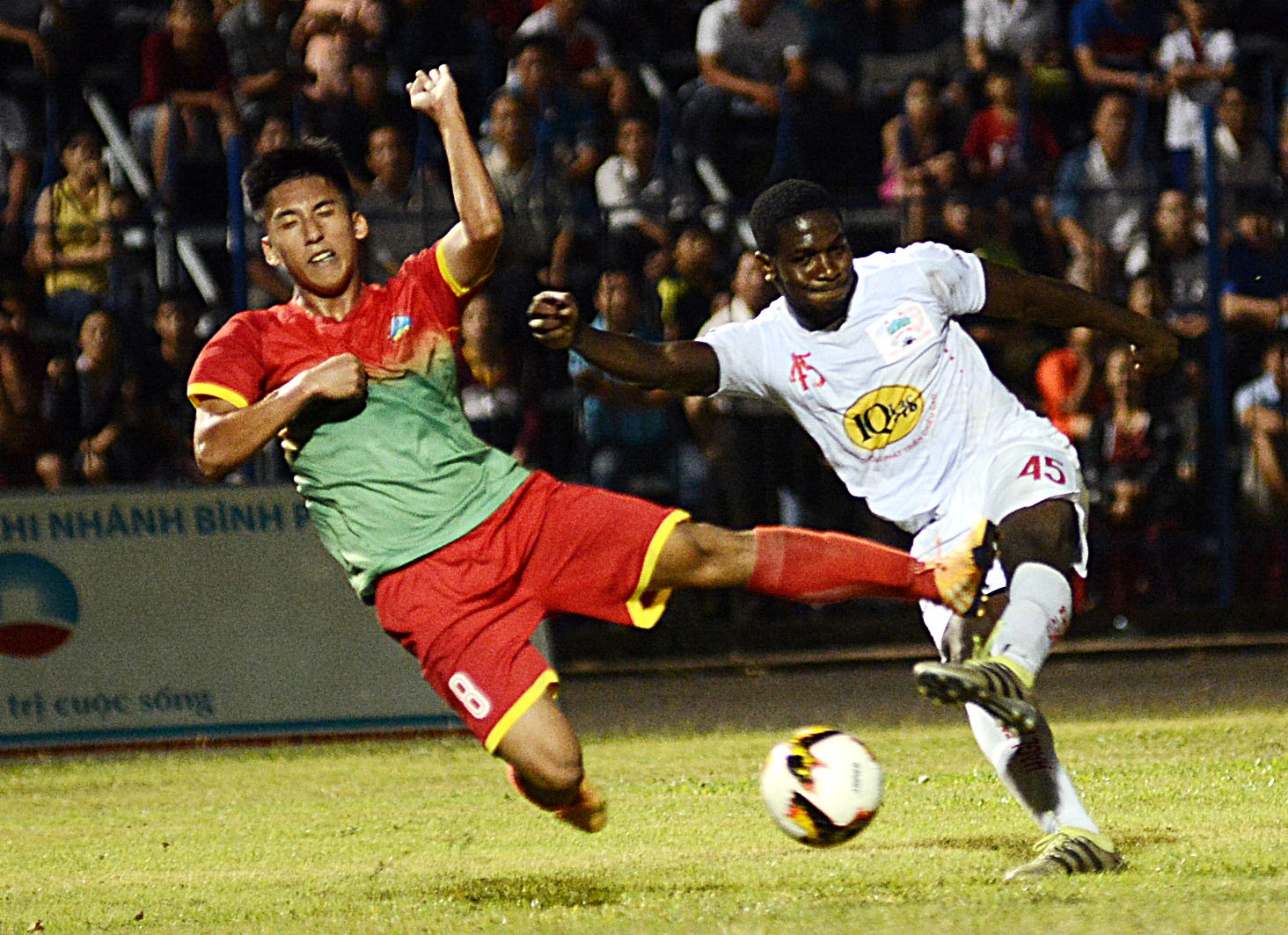 Cong Phuong thi dau voi Binh Phuoc toi 27/2 anh 10