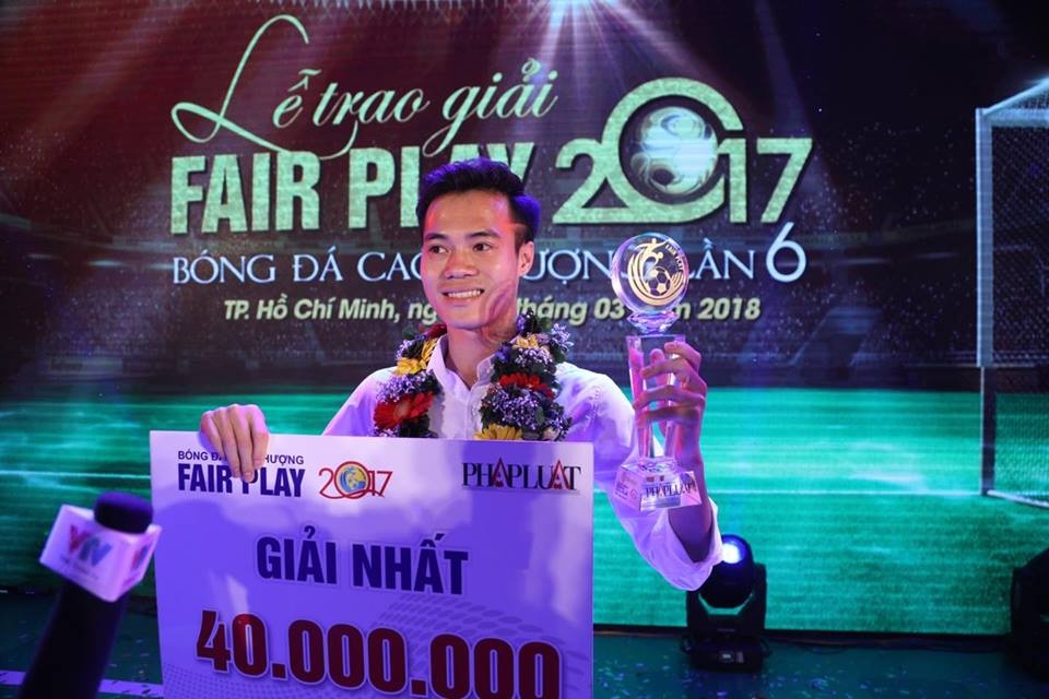 Van Toan doat giai Fair-Play 2017 hinh anh