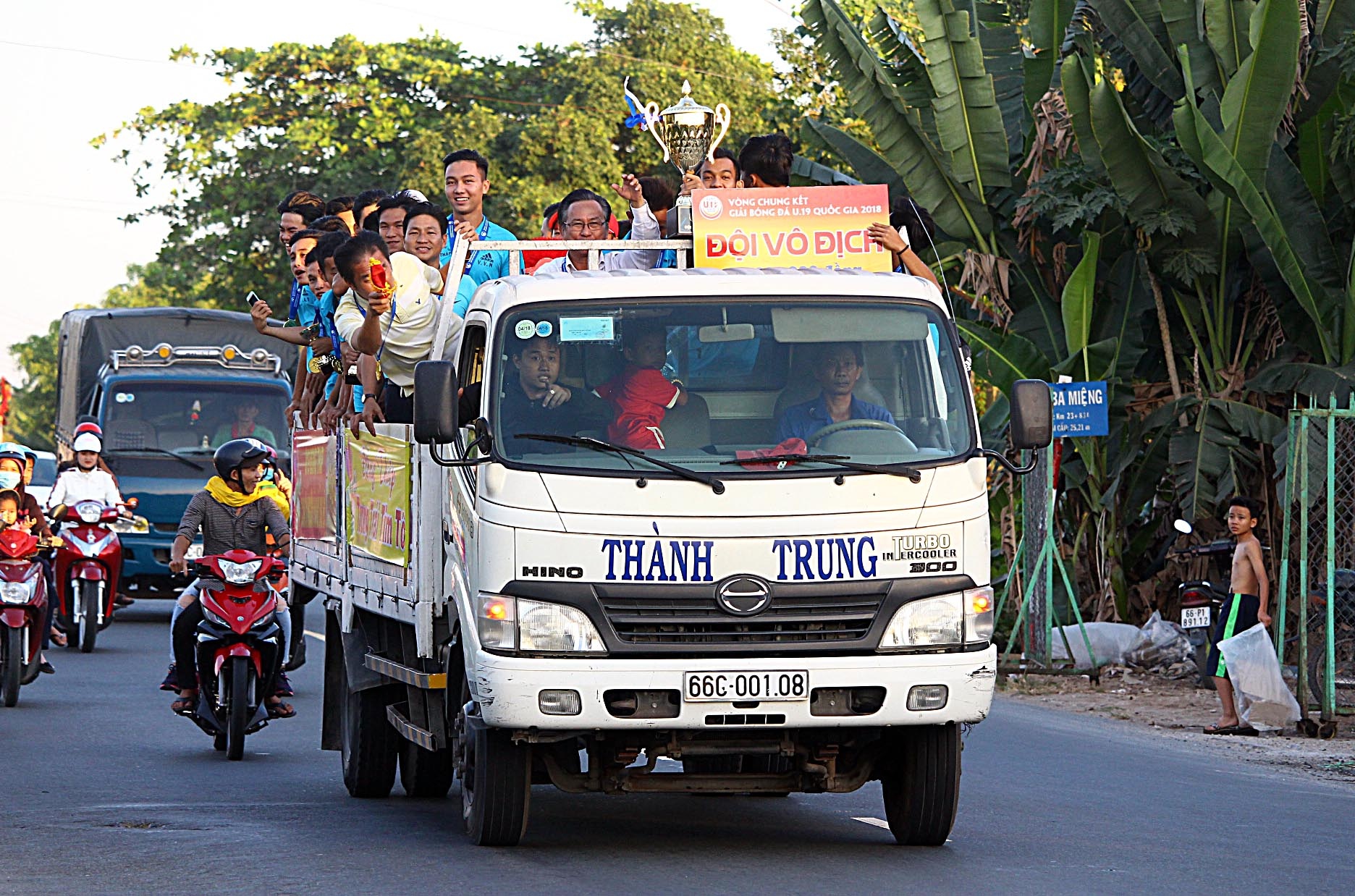 U19 Dong Thap mung cong ngay 17/3 anh 2