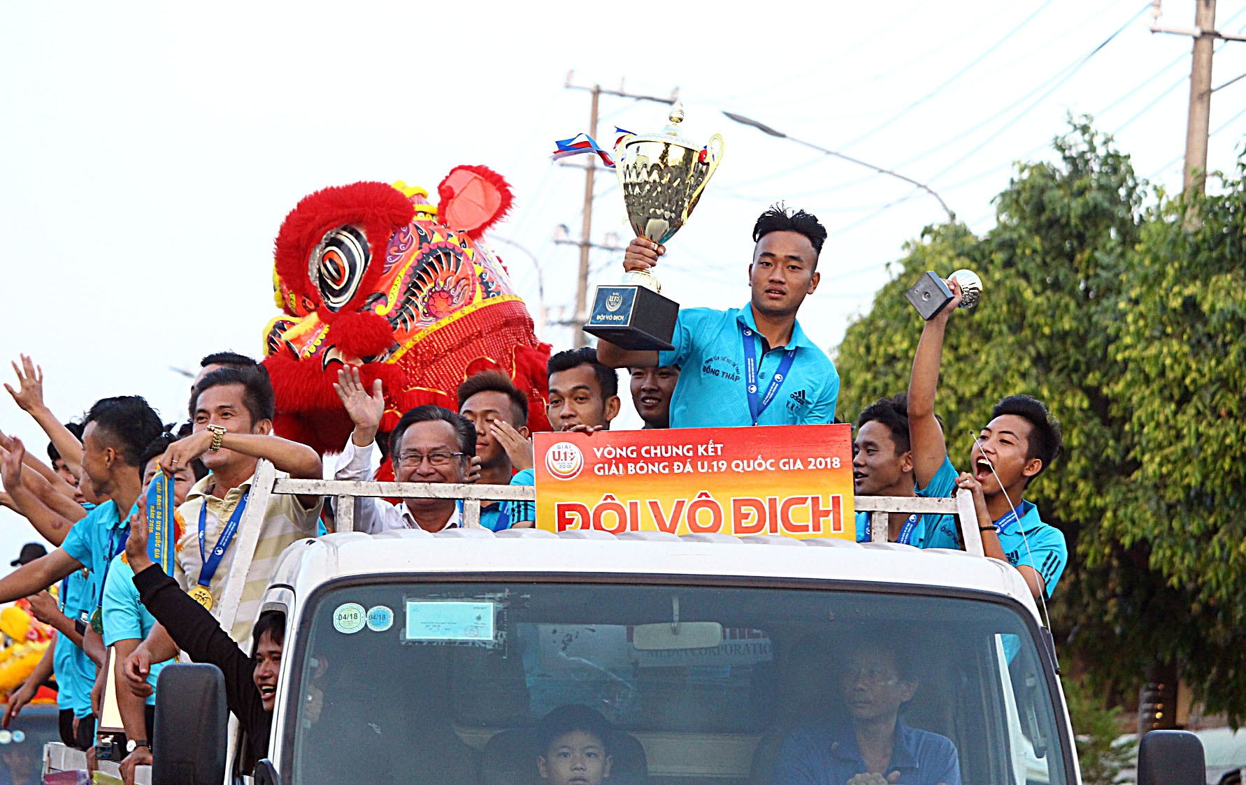 U19 Dong Thap mung cong ngay 17/3 anh 3