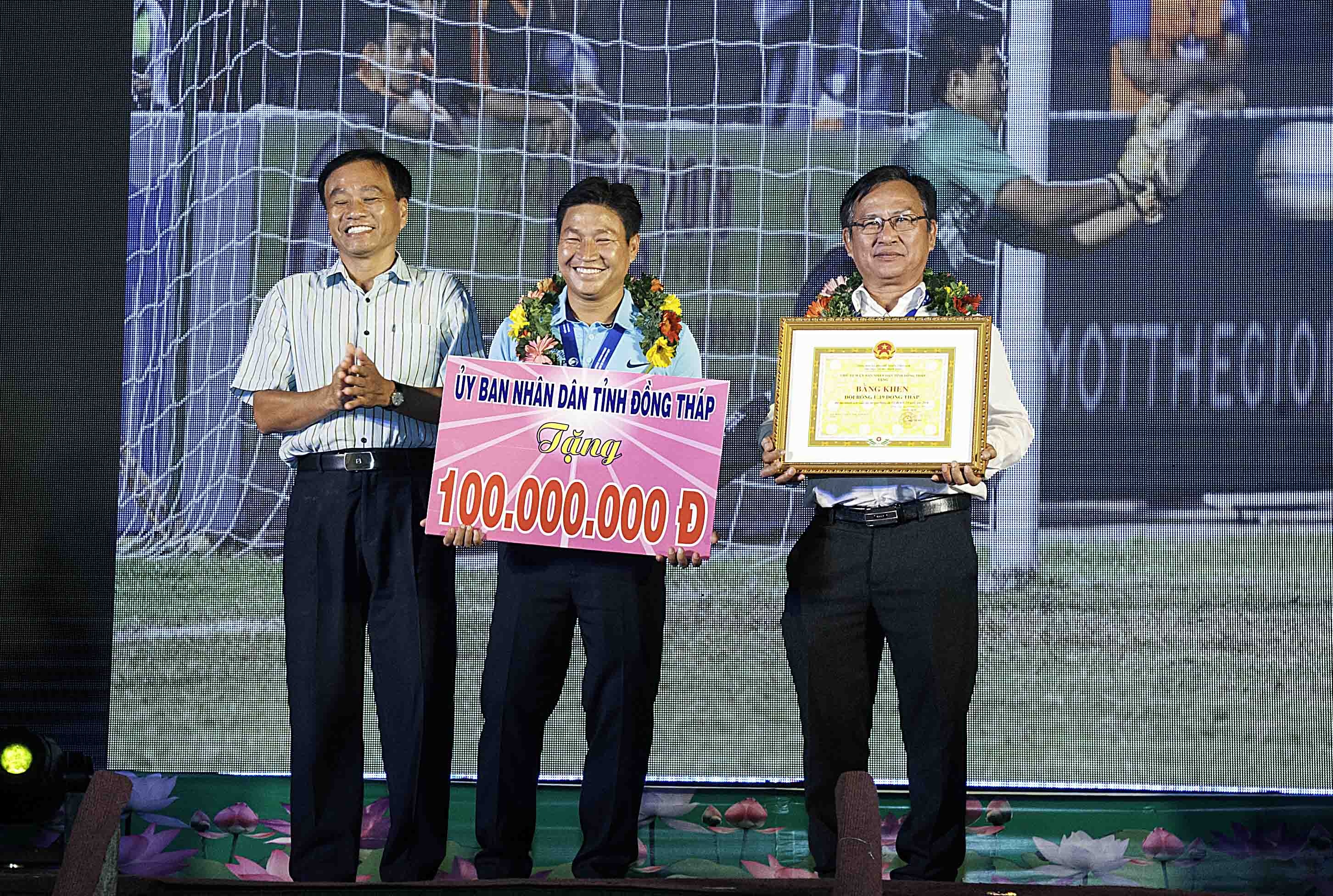 U19 Dong Thap mung cong ngay 17/3 anh 8