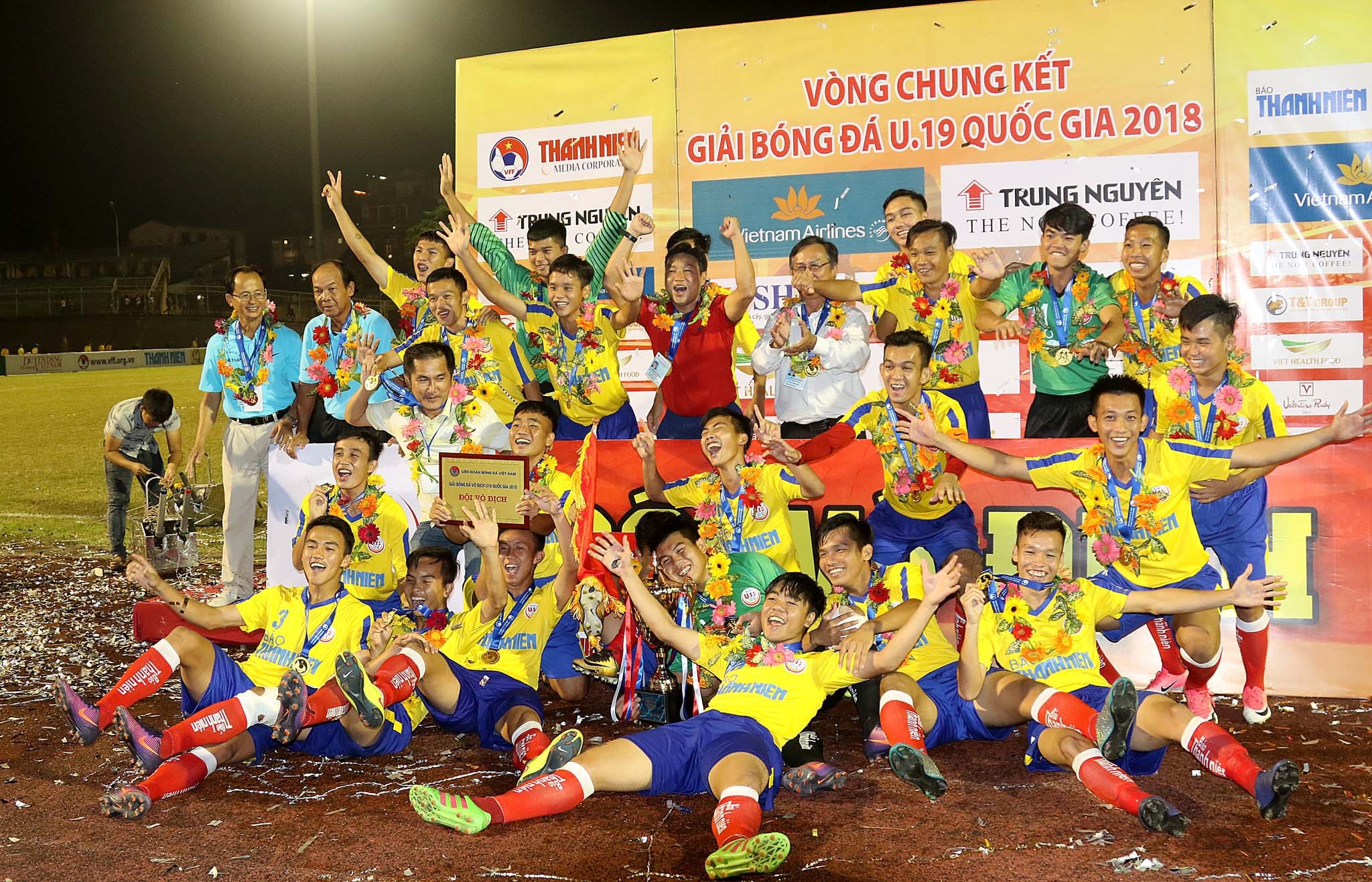 U19 Dong Thap mung cong ngay 17/3 anh 1