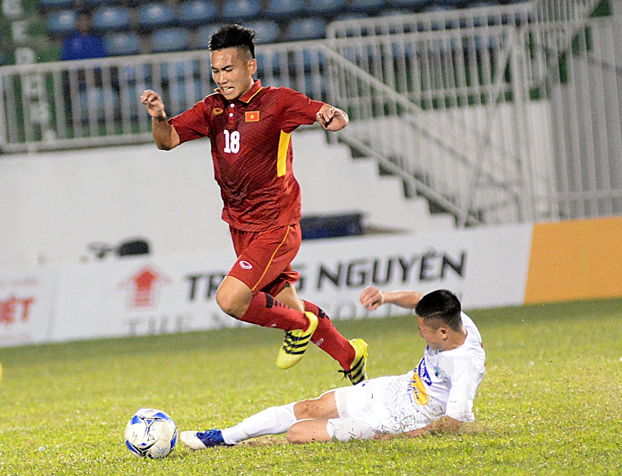 U19 tuyen chon danh bai U19 HAGL 3-1 anh 1