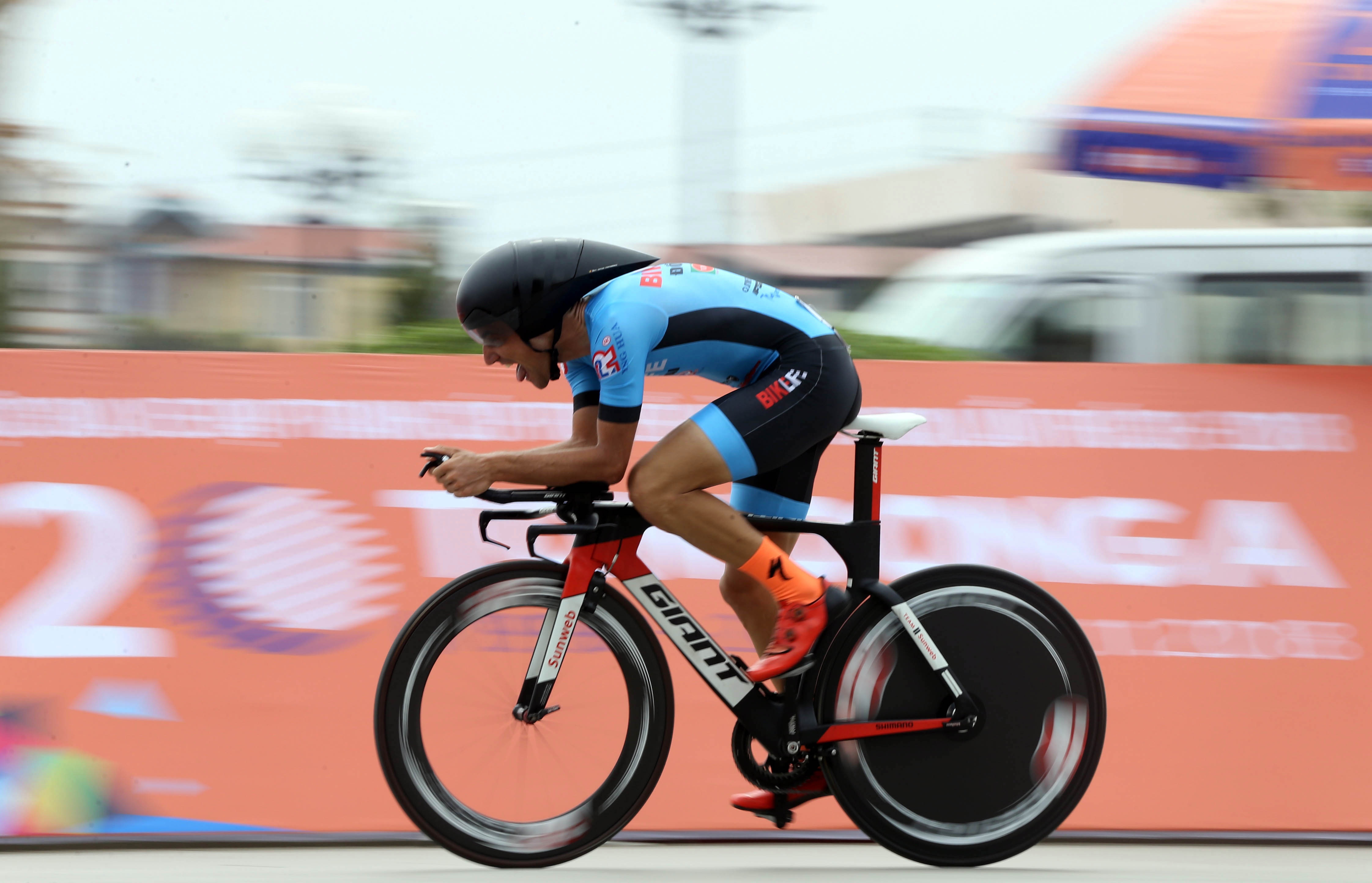 Tay dua nguoi Phap thang chang 1 Cup Truyen hinh hinh anh