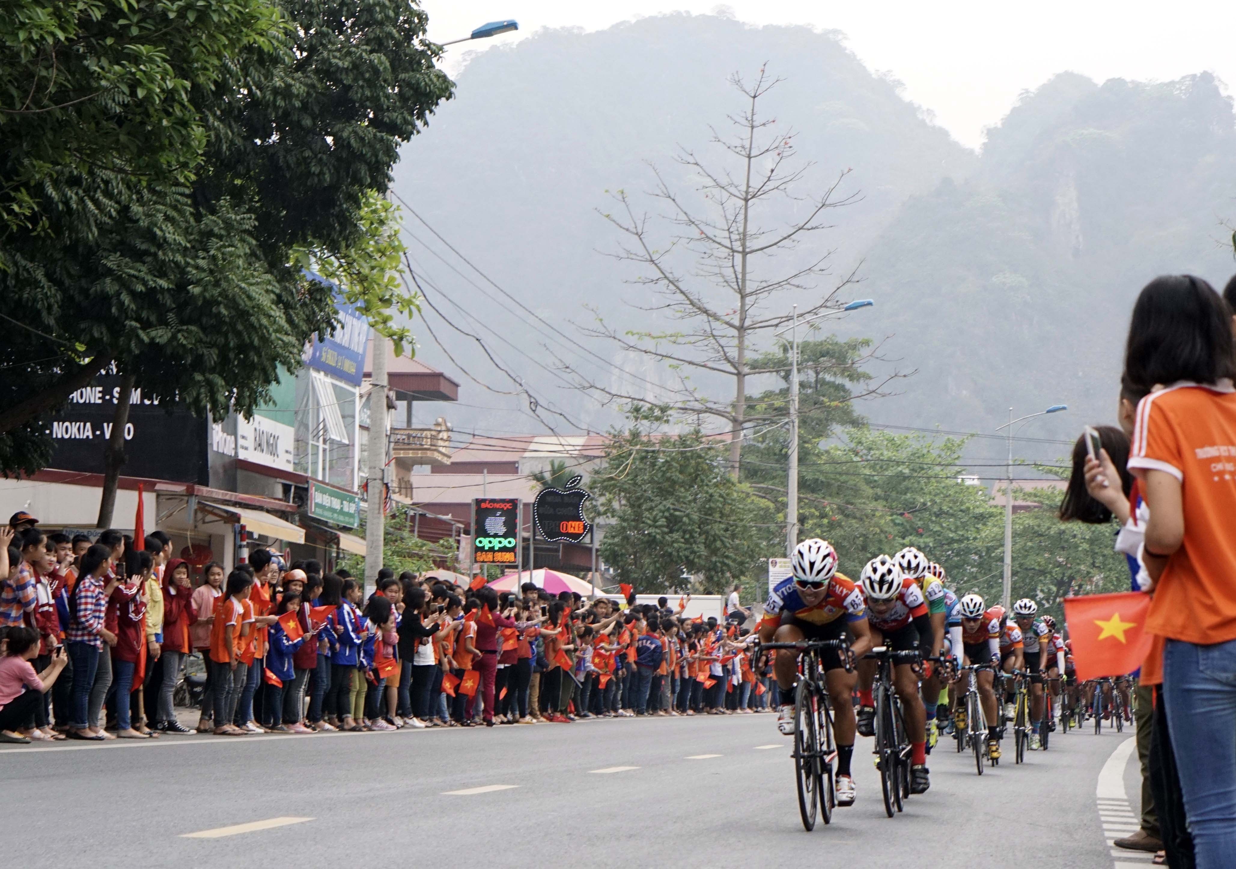 Le Van Duan ve nhat chang 3 ngay 31/3 anh 1