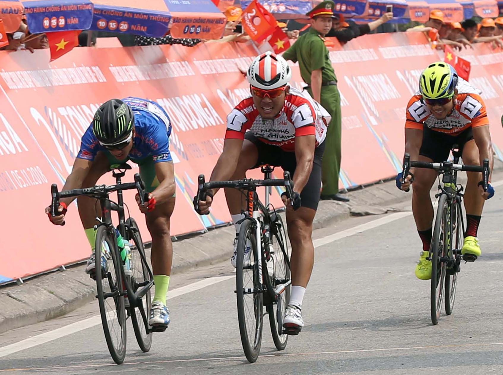 Dua tranh hap dan o chang 3 cup Truyen hinh hinh anh