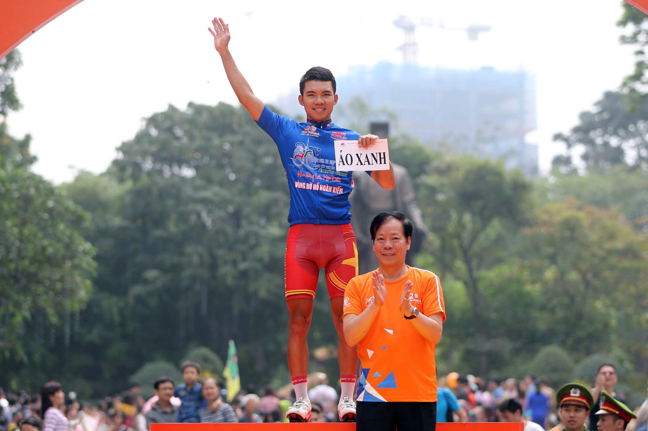 Hoa hau Do My Linh trao giai chang 4 anh 7