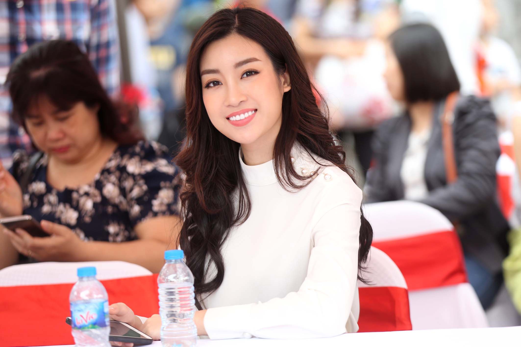 Hoa hau Do My Linh trao giai chang 4 Cup Truyen hinh hinh anh