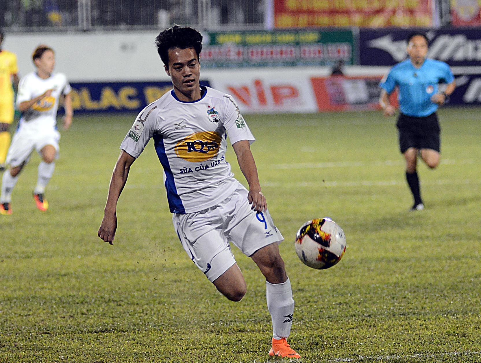 Van Toan: ‘Ghi ban som giup toi tu tin hon o V.League' hinh anh