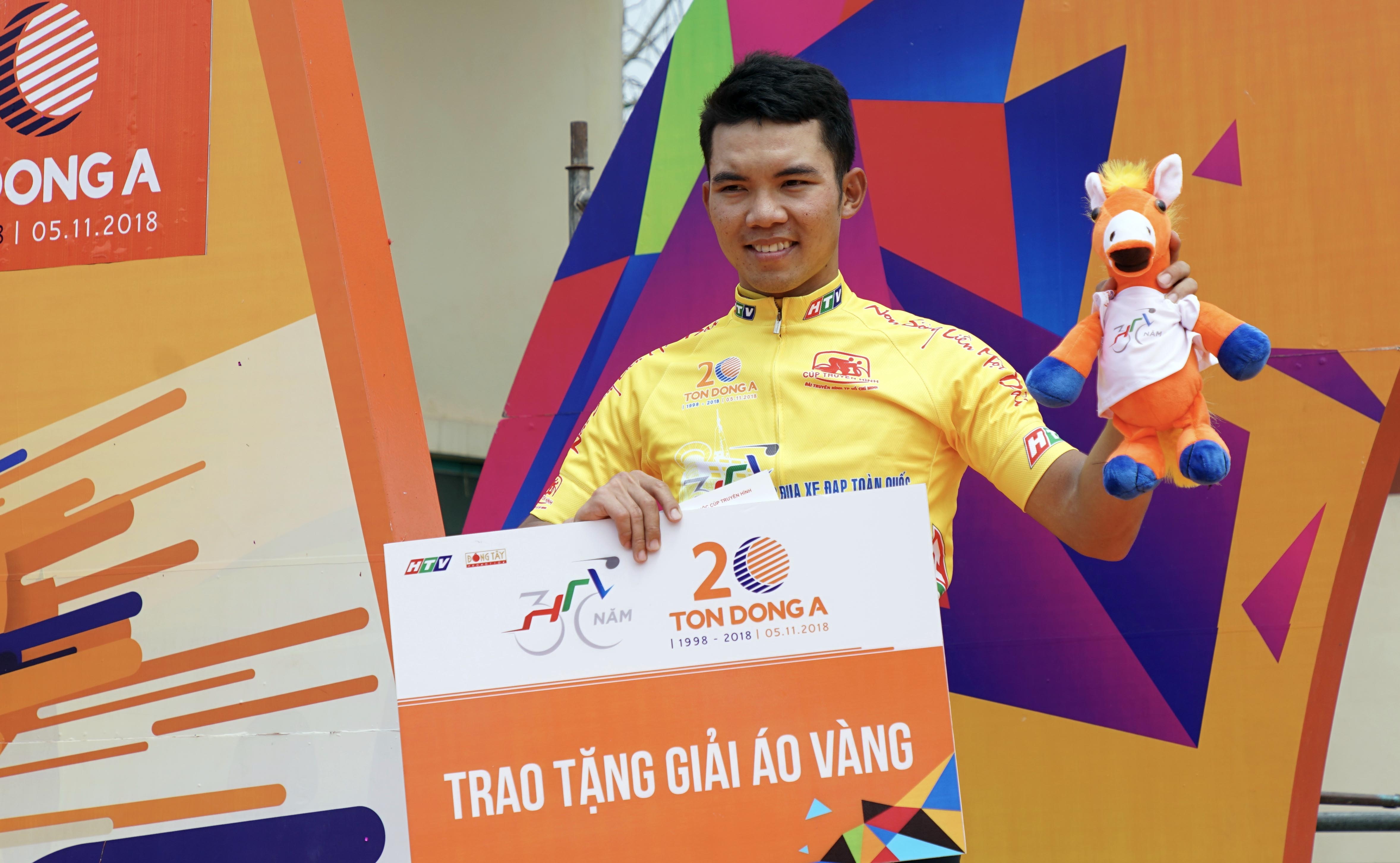 Le Van Duan thang chang 5 sang 2/4 anh 1