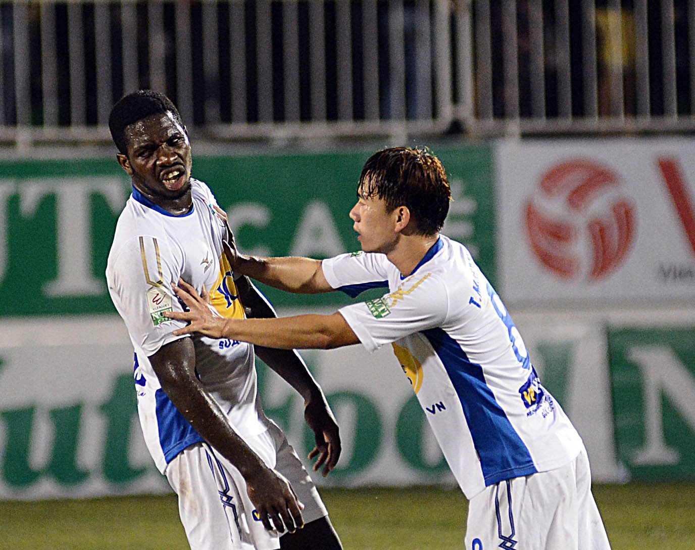 HAGL gap CLB Ha Noi toi 5/4 anh 1