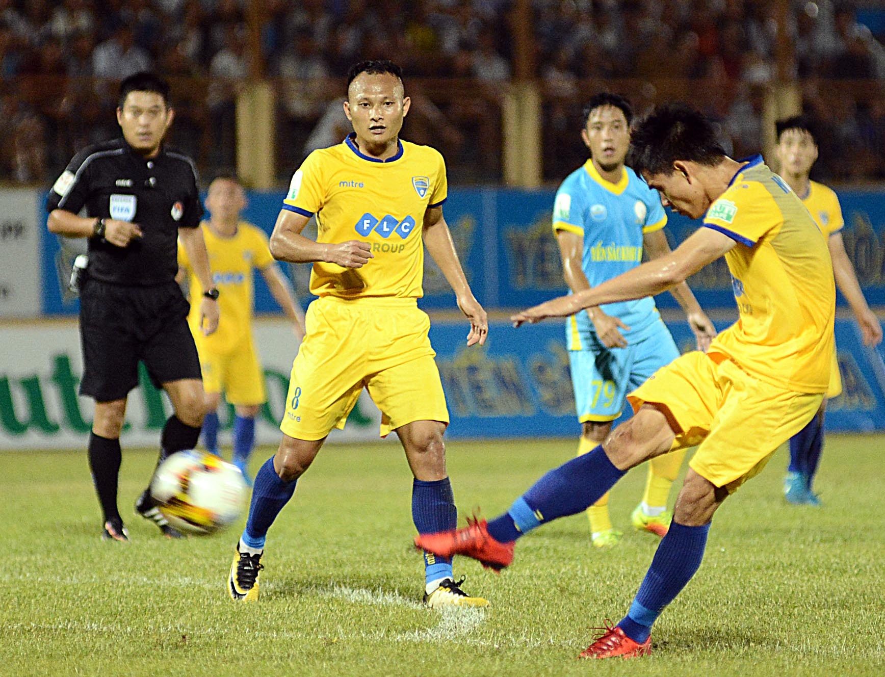 CLB Khanh Hoa danh bai Thanh Hoa anh 8