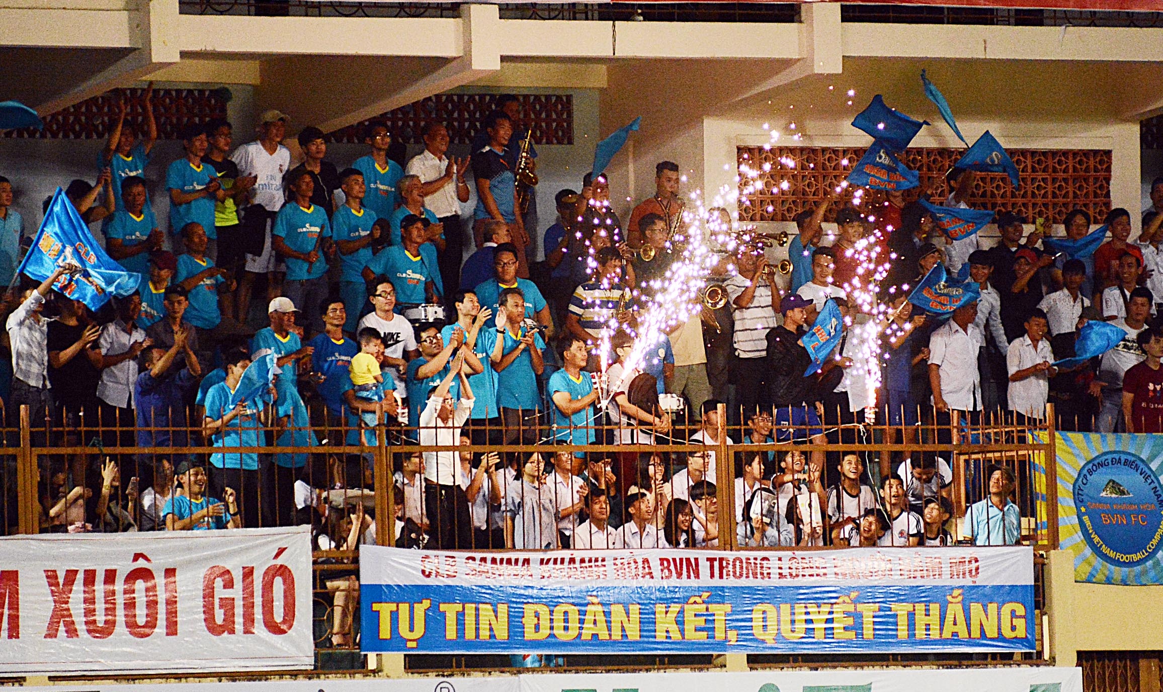 CLB Khanh Hoa danh bai Thanh Hoa anh 7