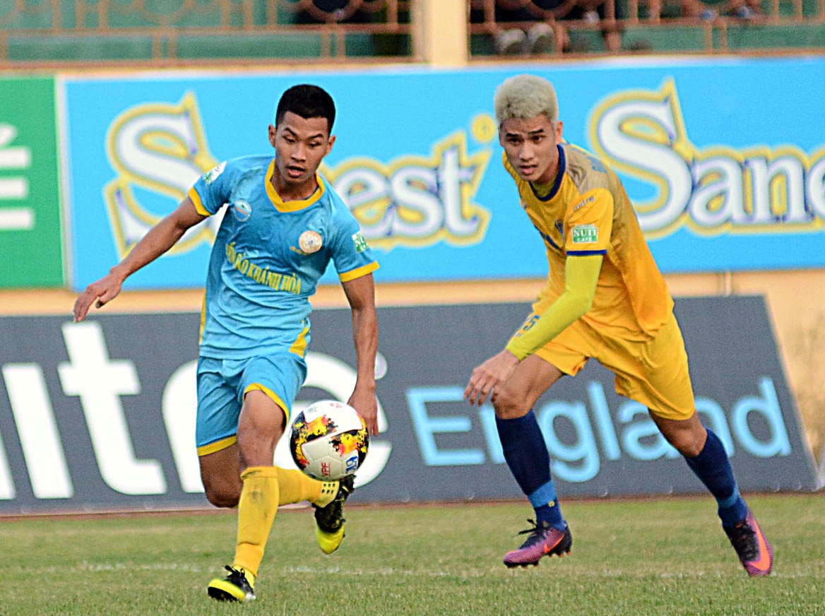 CLB Khanh Hoa danh bai Thanh Hoa anh 5