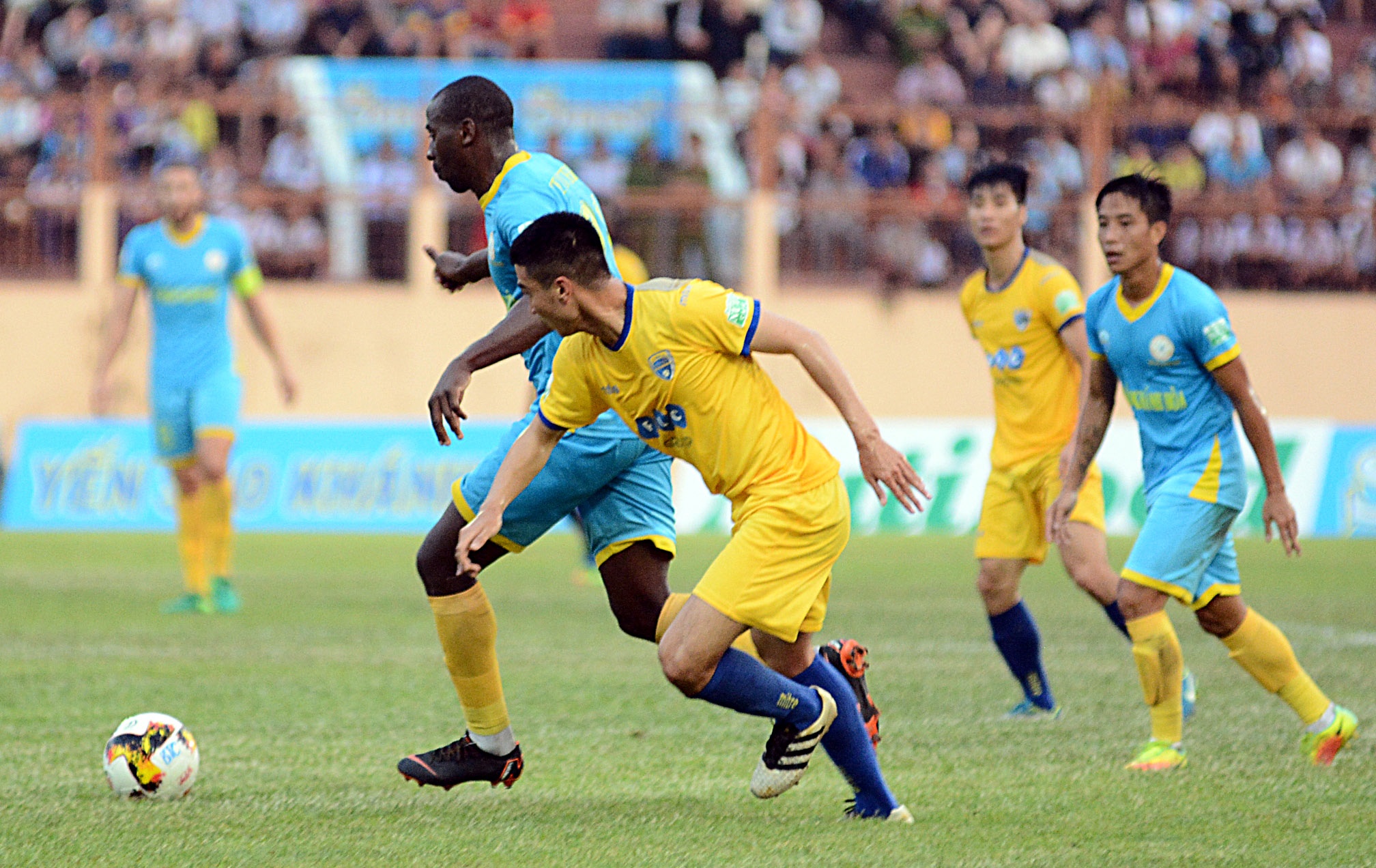 CLB Khanh Hoa danh bai Thanh Hoa anh 6