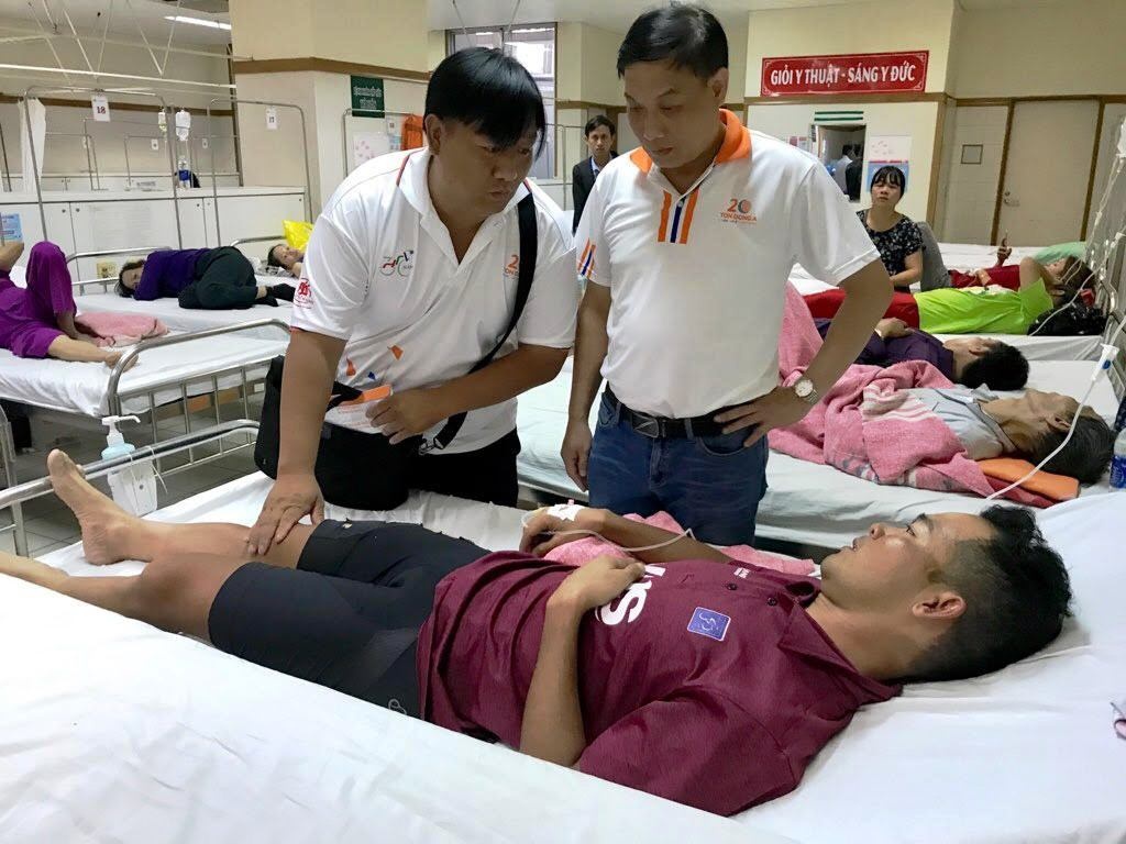 Le Van Duan chia tay cup Truyen hinh vi tai nan tren duong dua hinh anh