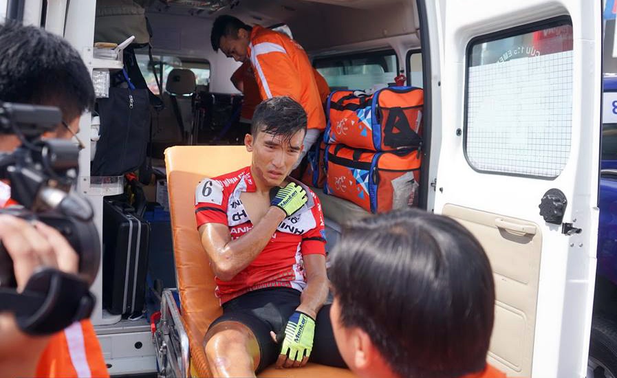 Tay dua bo cuoc giua chung vi tai nan tai cup Truyen hinh hinh anh