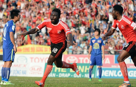 Cựu cầu thủ lừa đảo tiền tỷ ảnh 1 Cuu cau thu lua dao tien ty anh 1