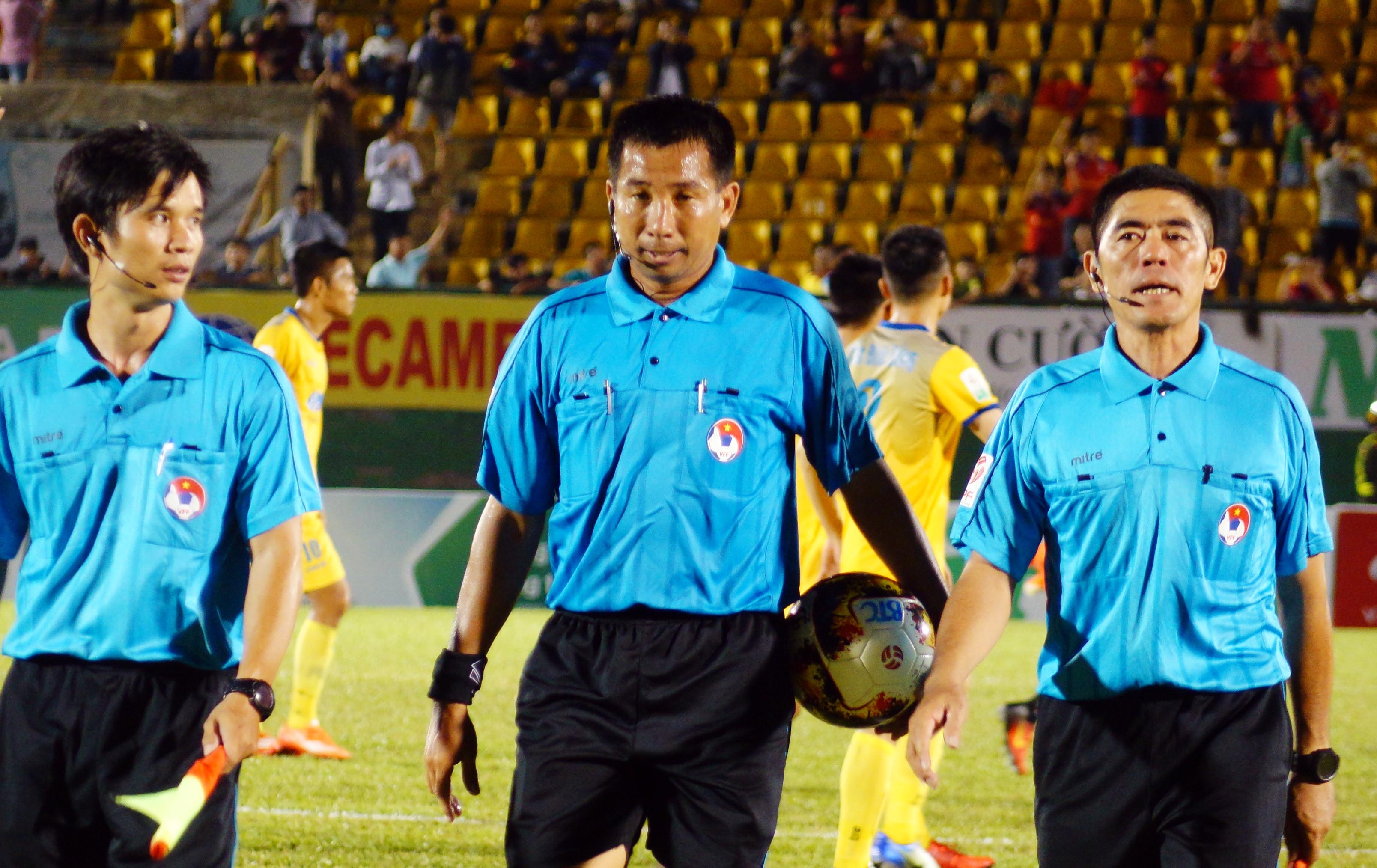 Binh Duong do loi cho trong tai khi hoa Thanh Hoa 3-3 hinh anh