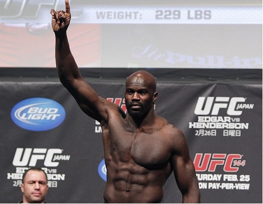 Tran dau lich su cua UFC: Vo si chien thang sau 2 lan bi knock-out hinh anh